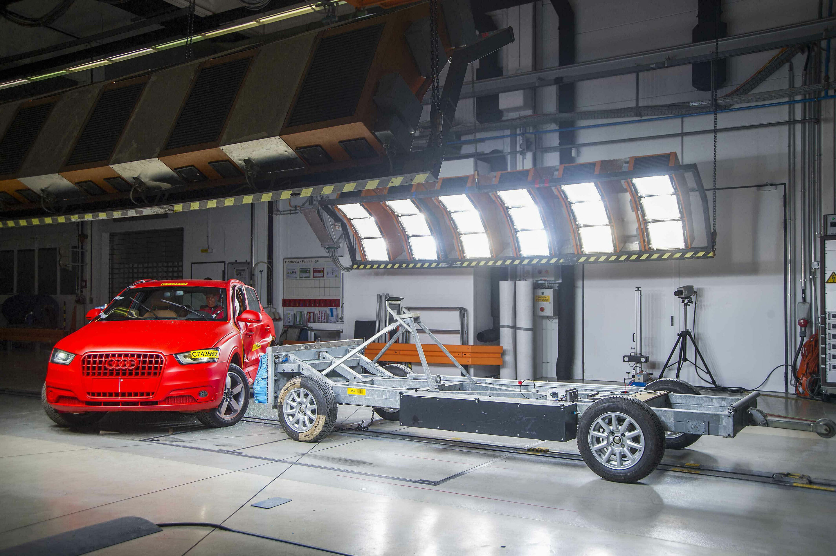 Audi in Ingolstadt war Gastgeber der 2. Bayerischen Verkehrssicherheitskonferenz: - Die Teilnehmer konnten am Nachmittag in der Crashhalle in der Technischen Entwicklung den Crashtest eines Audi Q3 live miterleben.
Audi hat eine lange Tradition bei der...