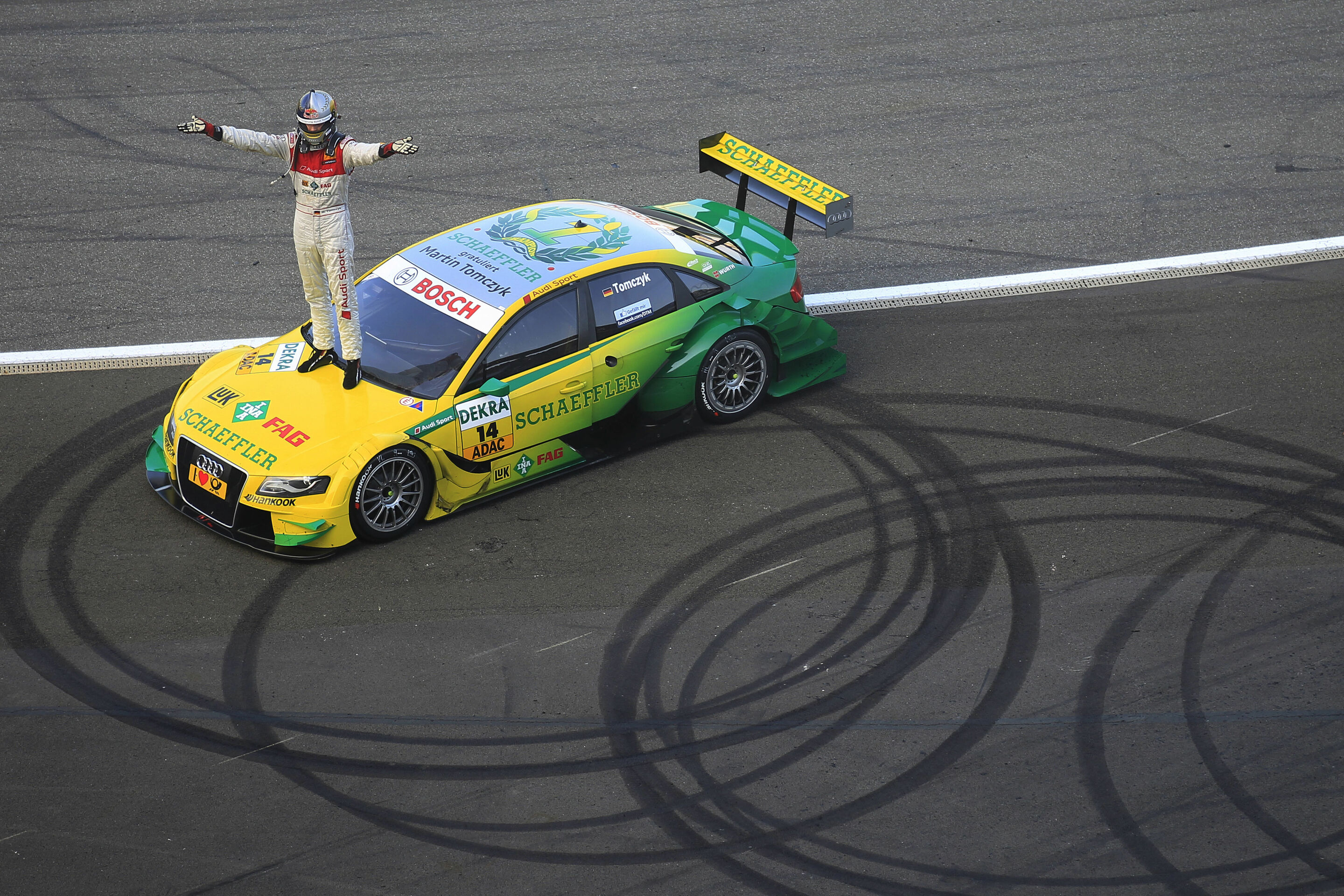Audi Motorsport Historie - 2011: Martin Tomczyk gewinnt die DTM mit einem Vorjahresfahrzeug