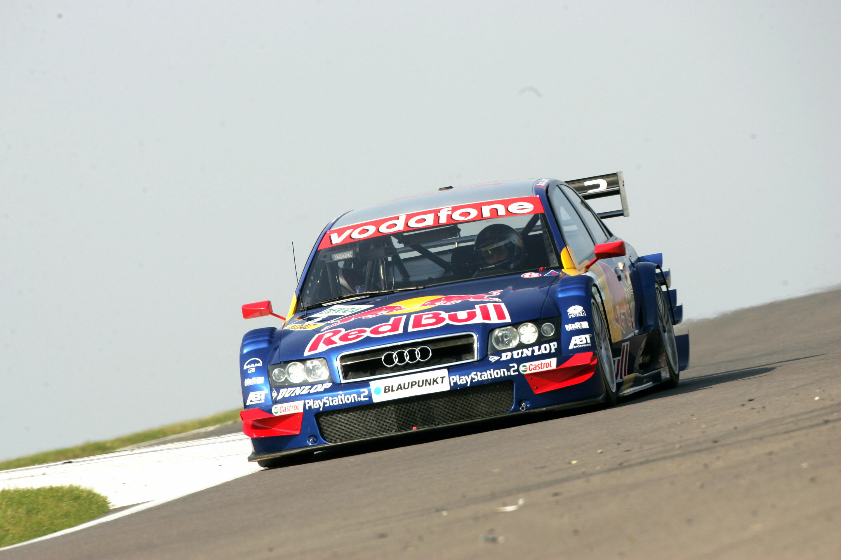 Audi Motorsport Historie - 2004: Audi gewinnt die Fahrer-, Hersteller- und Teamwertung der DTM mit dem Audi A4 DTM