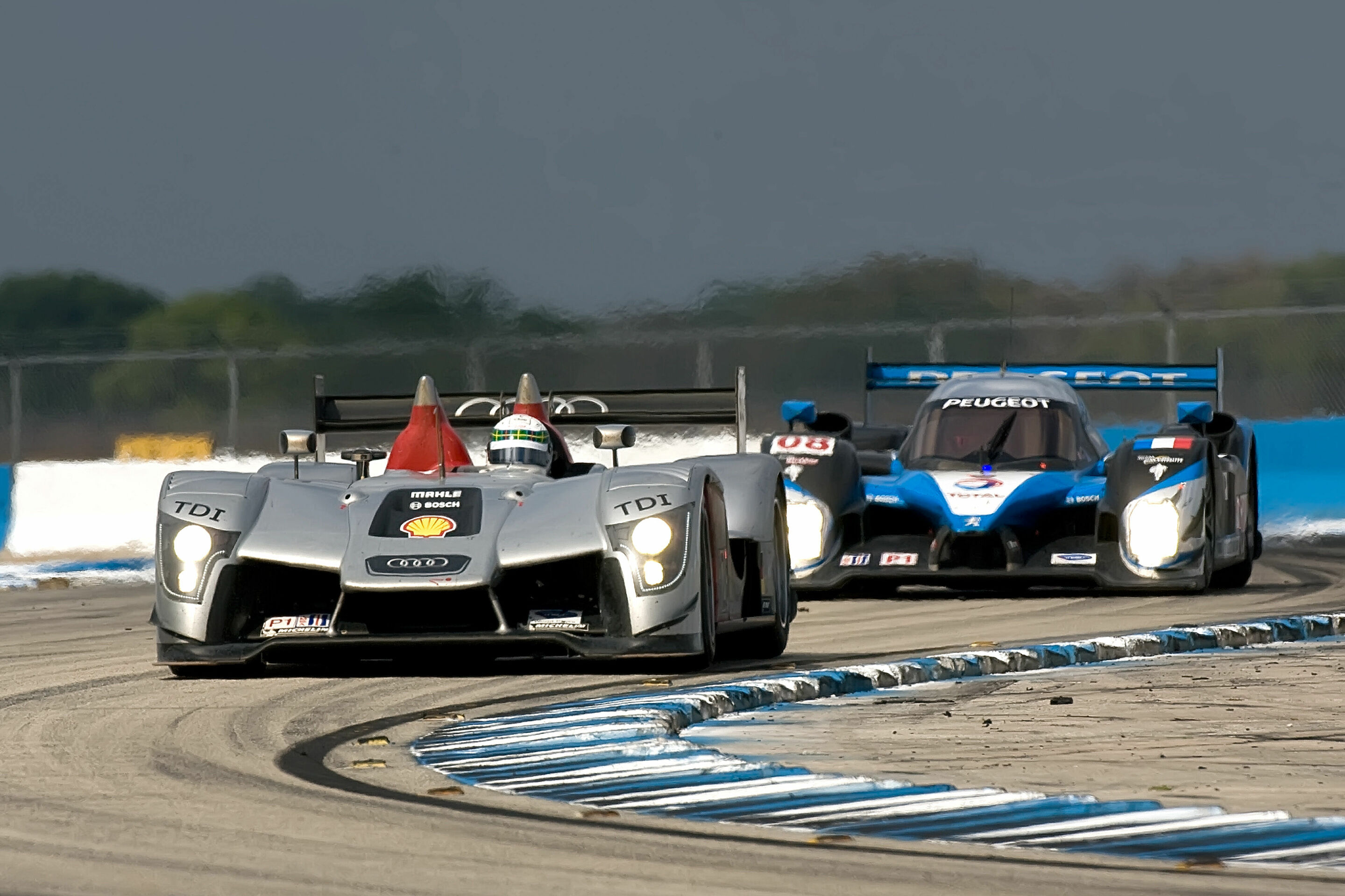 Audi Motorsport Historie - 2009: Siegreiches Debüt des Audi R15 TDI