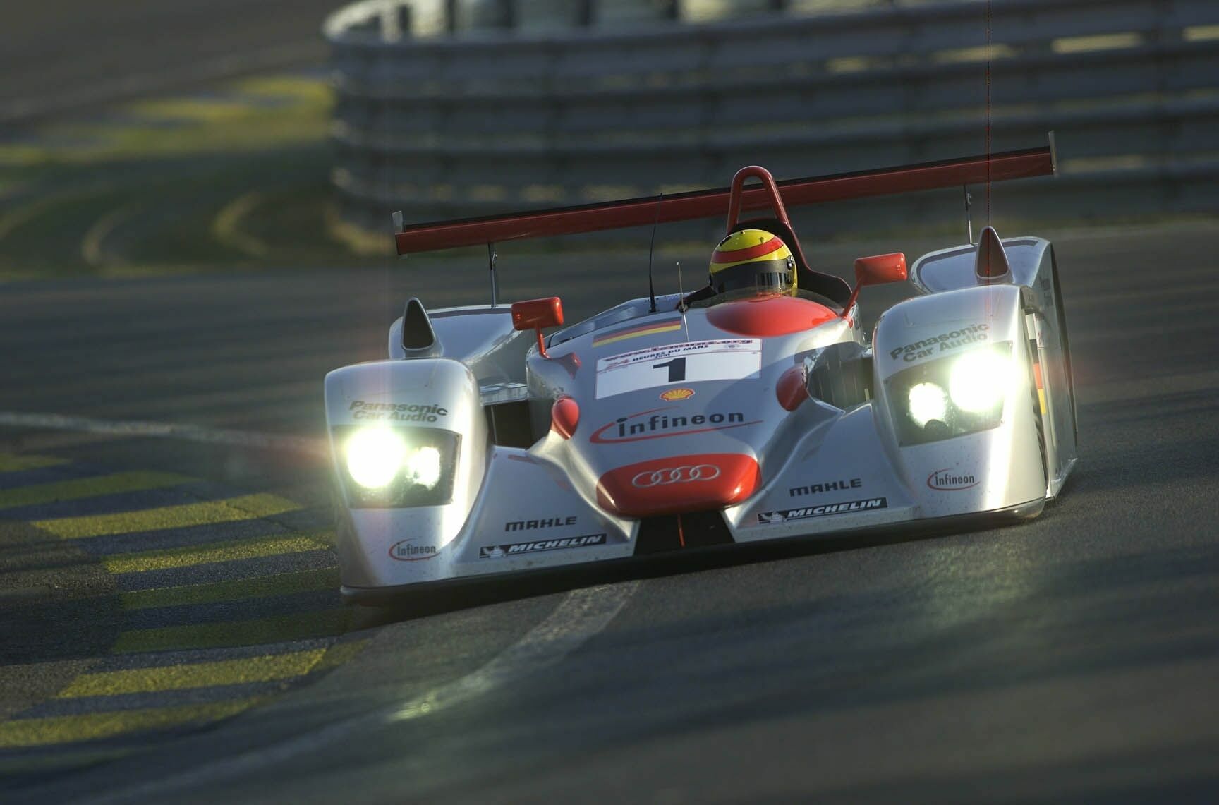 Audi Motorsport Historie - 2001: Audi gewinnt erneut die 24 Stunden von Le Mans