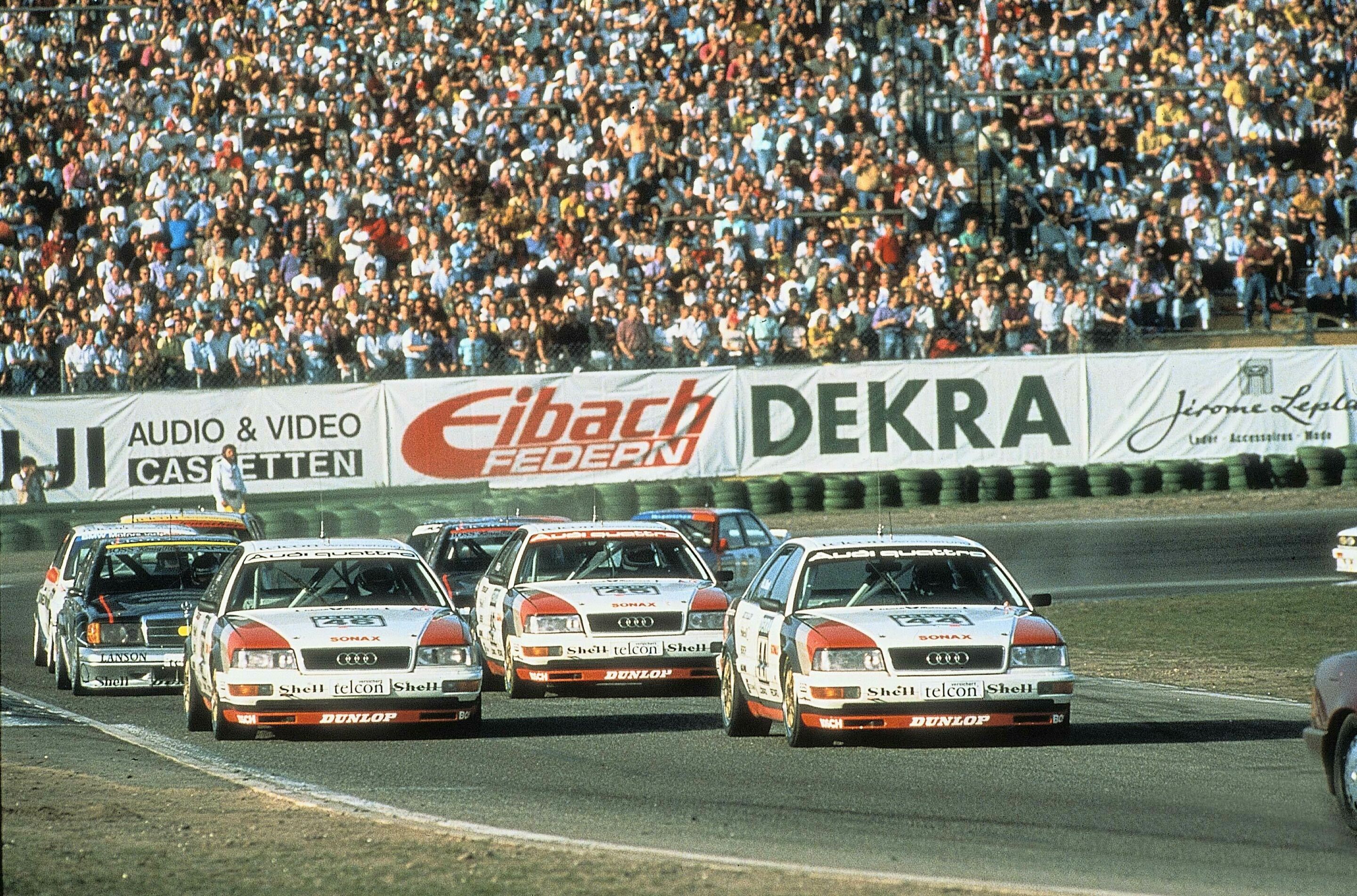 Audi Motorsport Historie - 1990: Audi gewinnt mit dem V8 quattro auf Anhieb die DTM