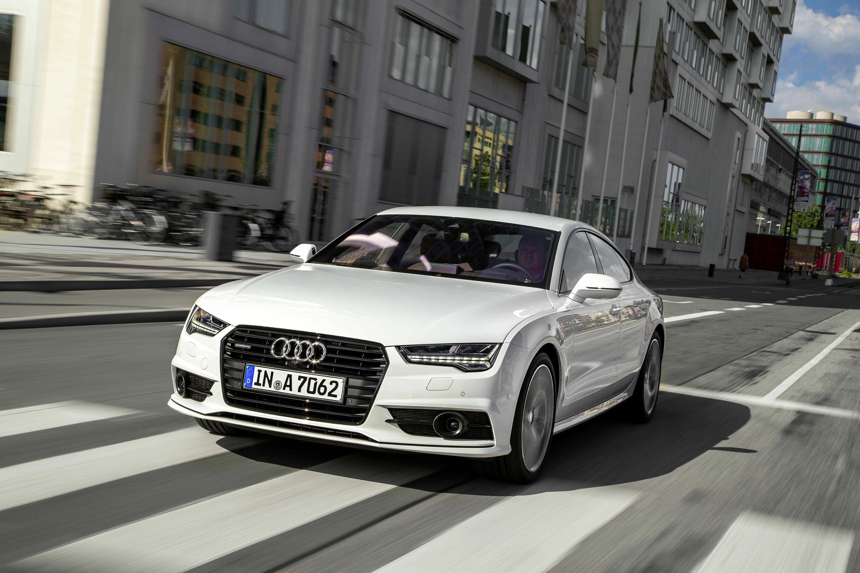 Audi A7 Sportback, Fahraufnahme - Farbe: Gletscherweiß