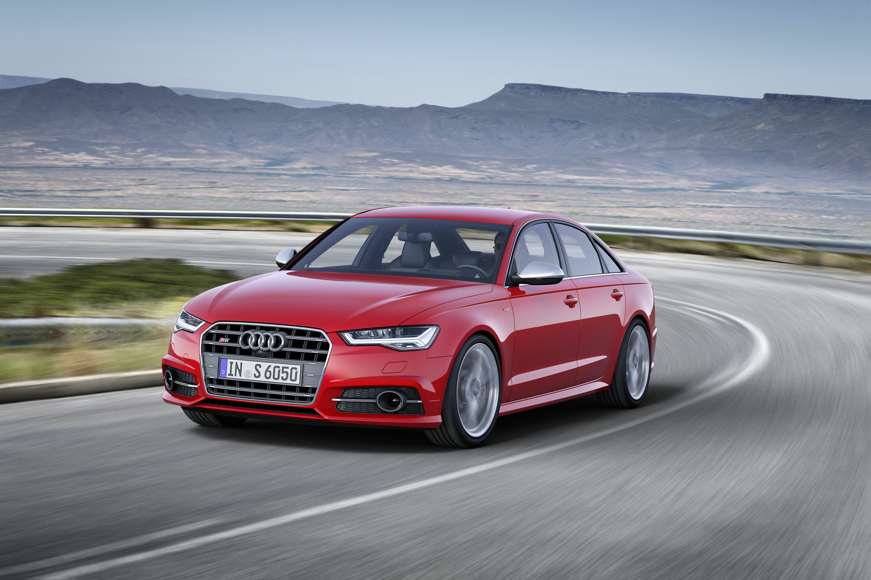Audi S6, Fahraufnahme - Farbe: Misanorot