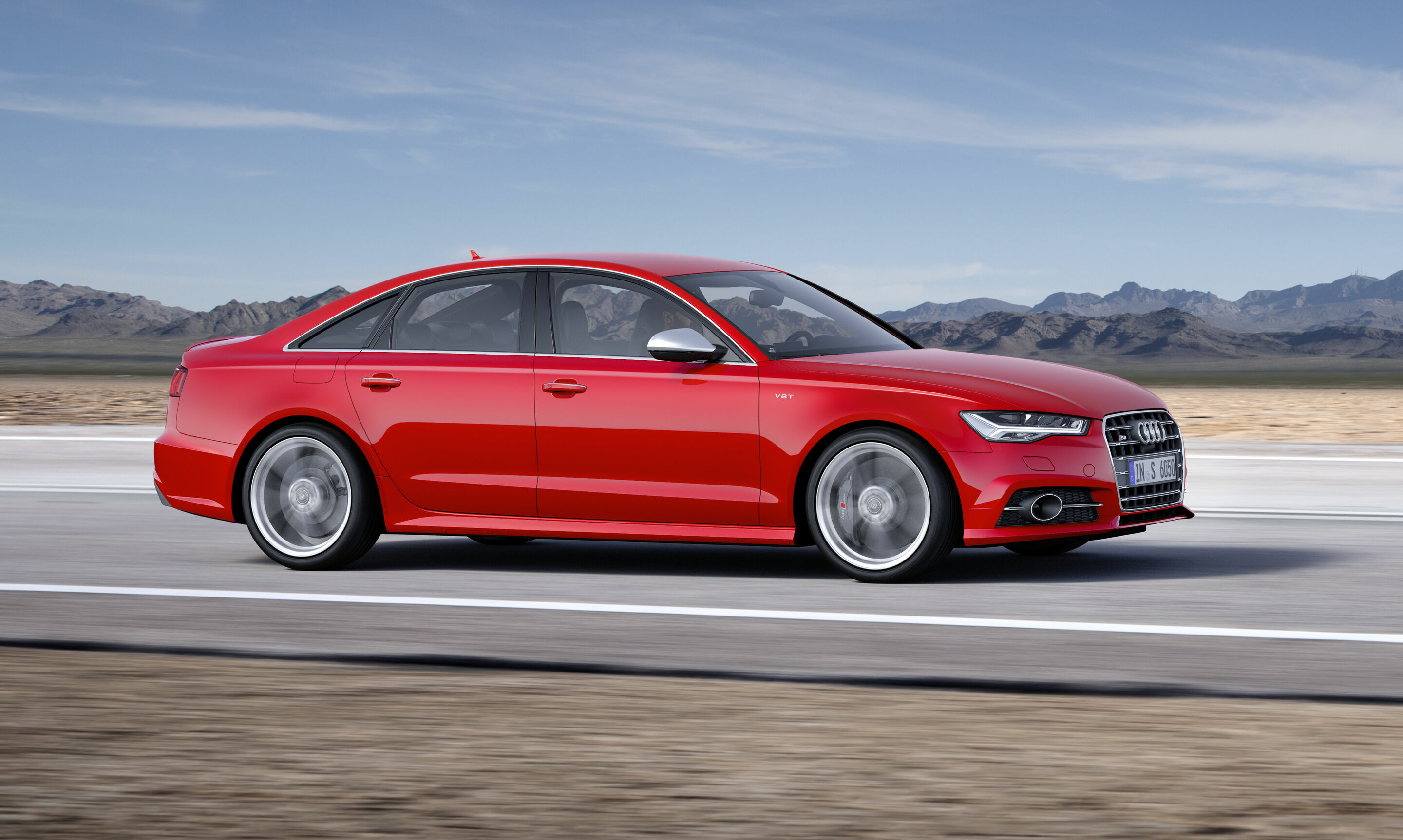 Audi S6, Fahraufnahme - Farbe: Misanorot