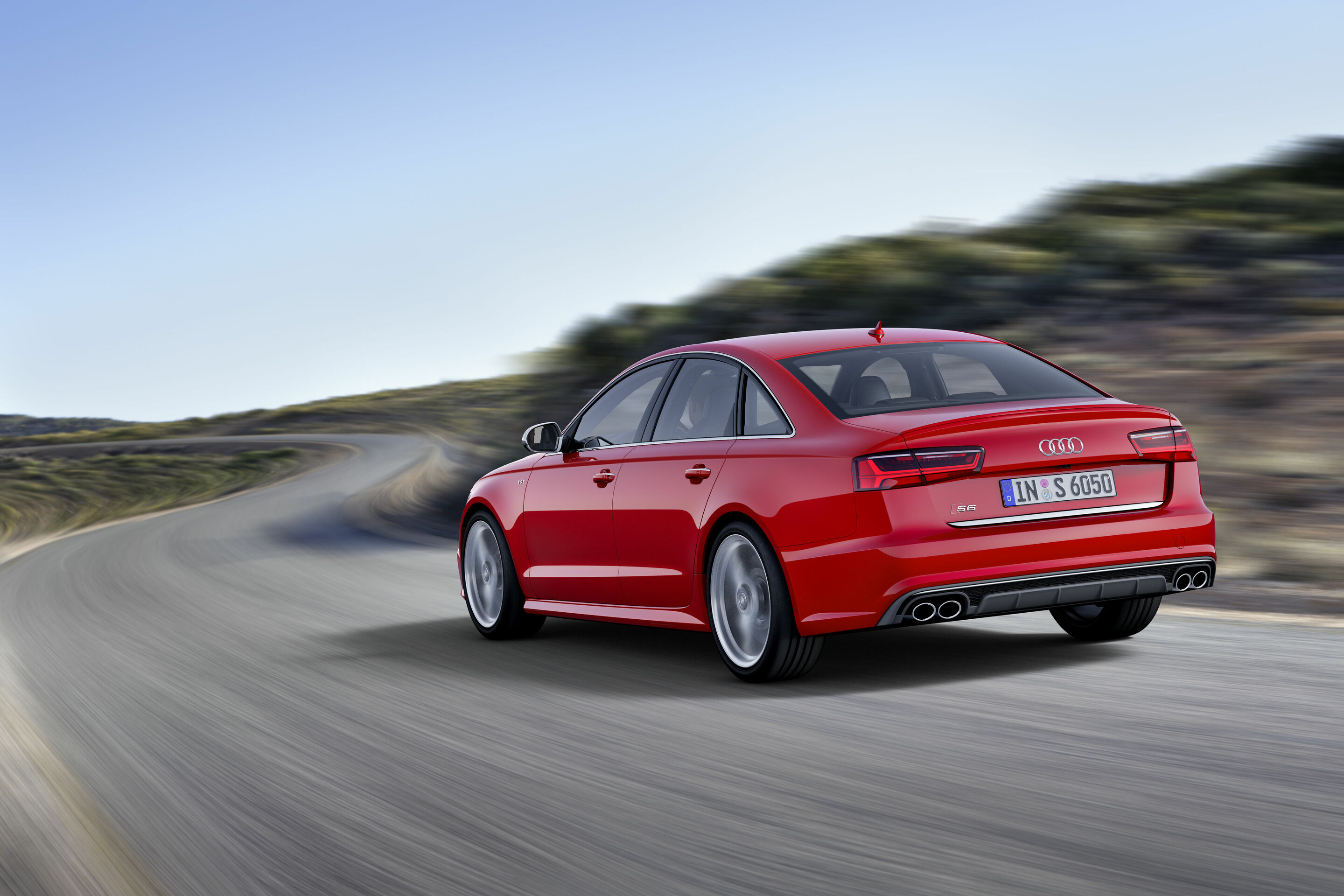 Audi S6, Fahraufnahme - Farbe: Misanorot