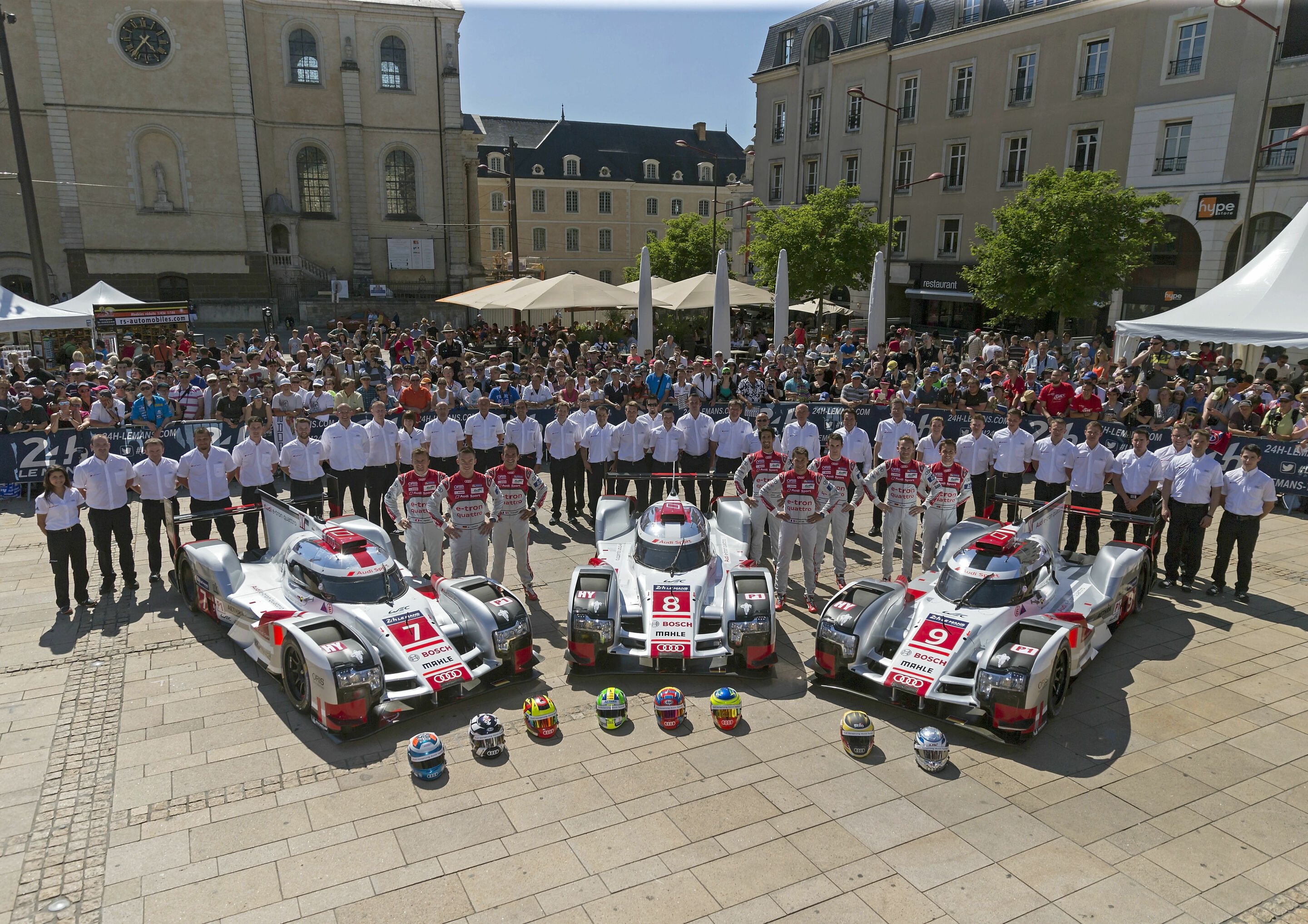 24 Stunden Le Mans 2015 - Das Audi Sport Team Joest bei der Technischen Abnahme