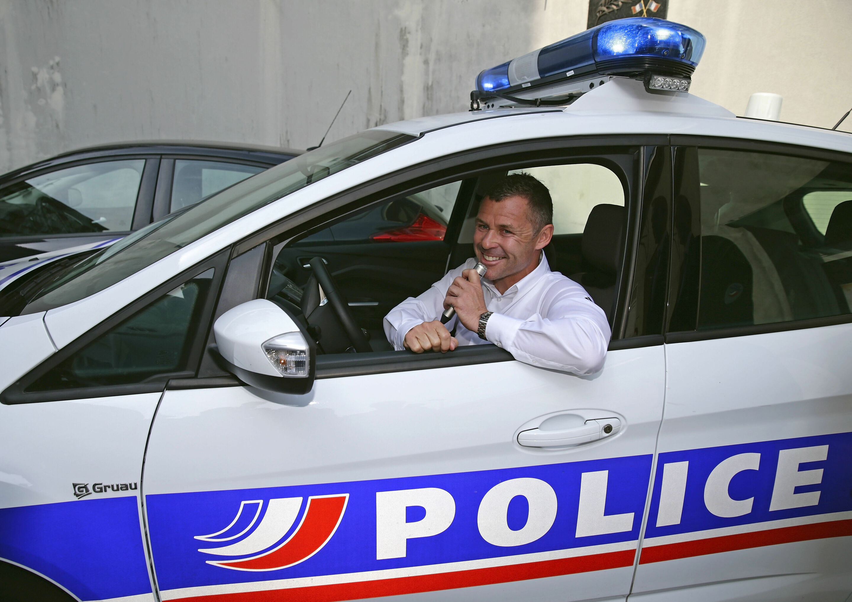 24h Le Mans 2015 - Tom Kristensen visits the local police in Le Mans