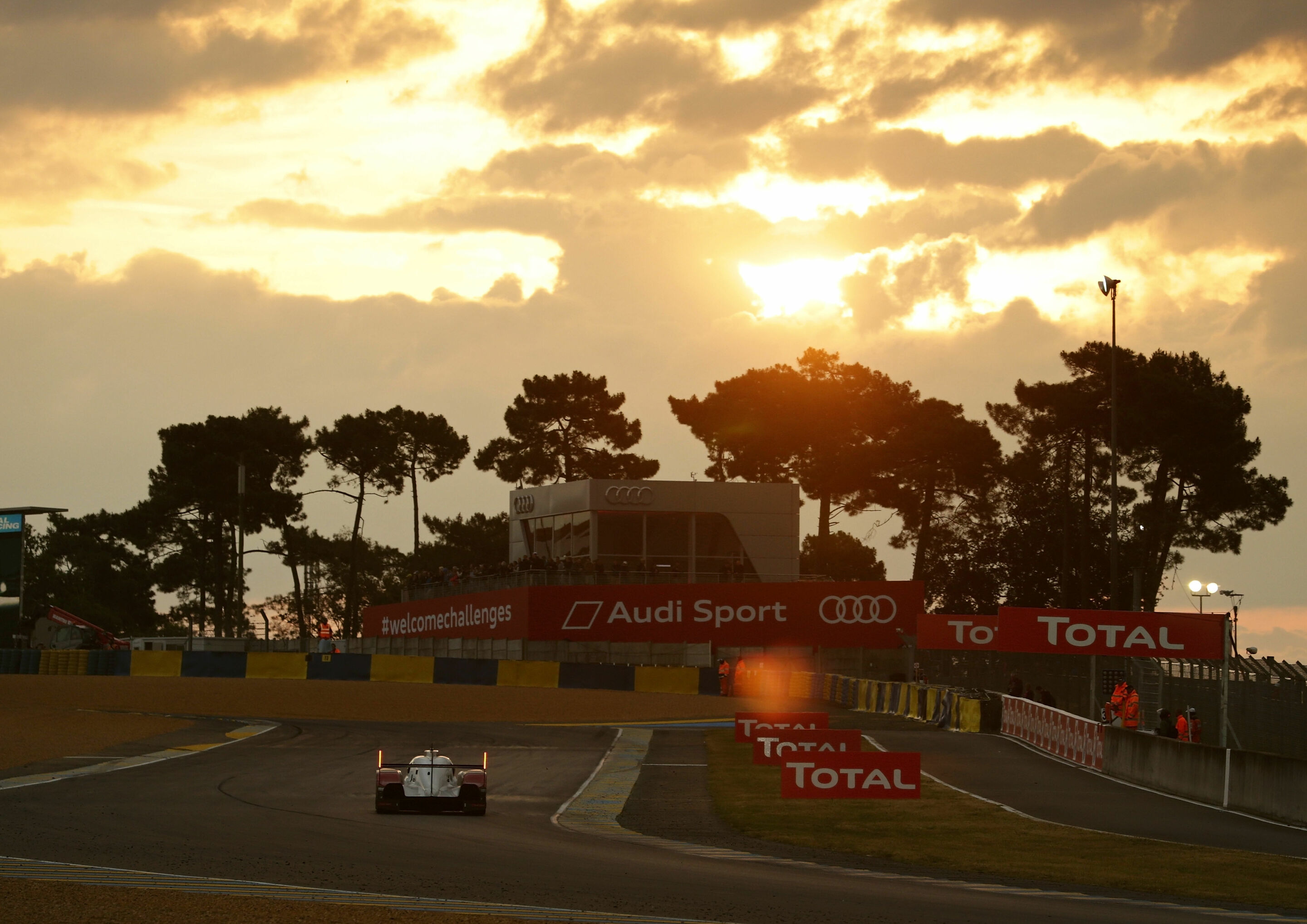 24 Stunden Le Mans 2015 - Audi R18 e-tron quattro #8 (Audi Sport Team Joest), Lucas di Grassi, Loïc Duval, Oliver Jarvis