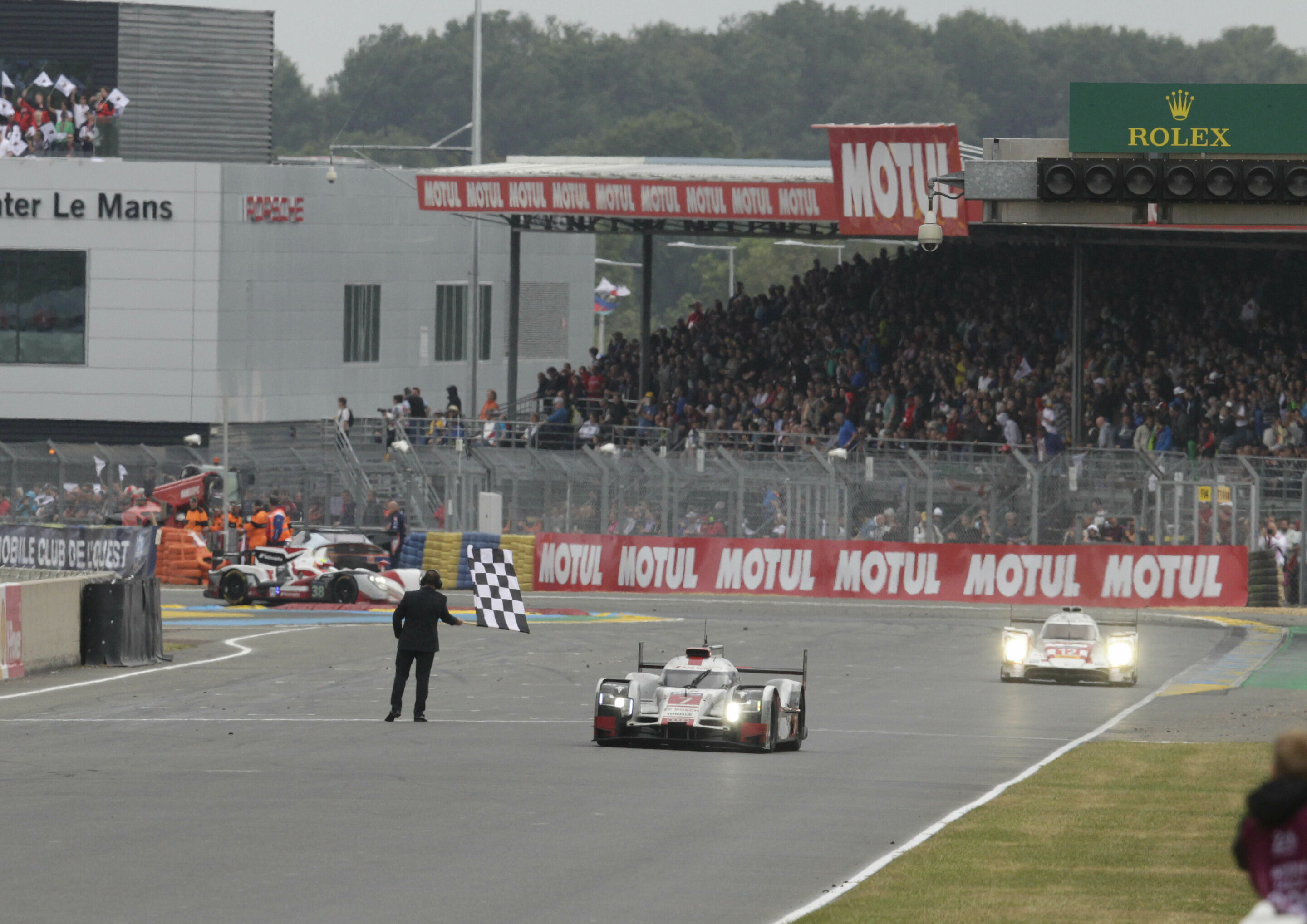 24 Stunden Le Mans 2015 - Audi R18 e-tron quattro #7 (Audi Sport Team Joest), André Lotterer, Marcel Fässler, Benoît Tréluyer
