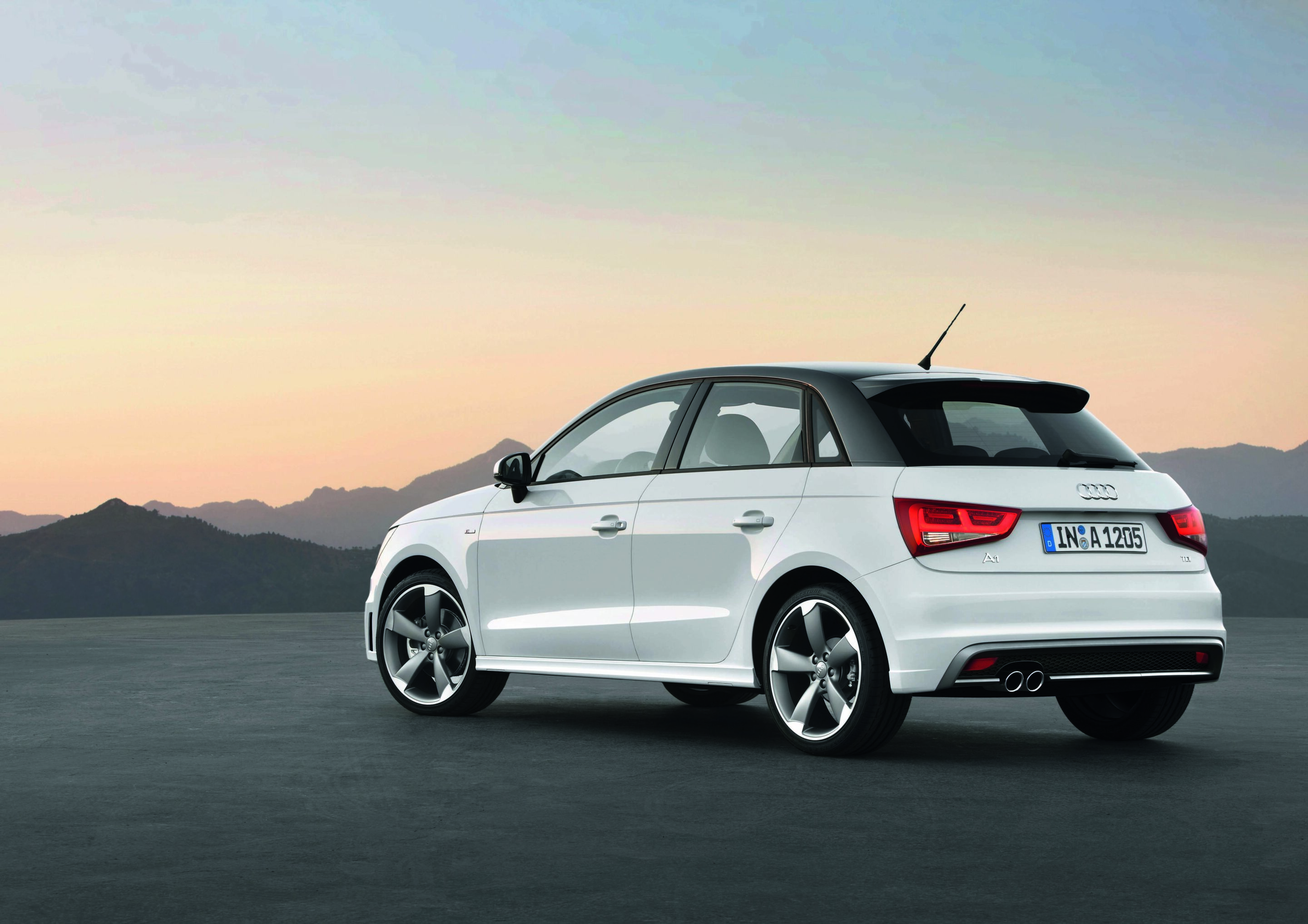 Audi A1 Sportback S line - Farbe: Gletscherweiß
