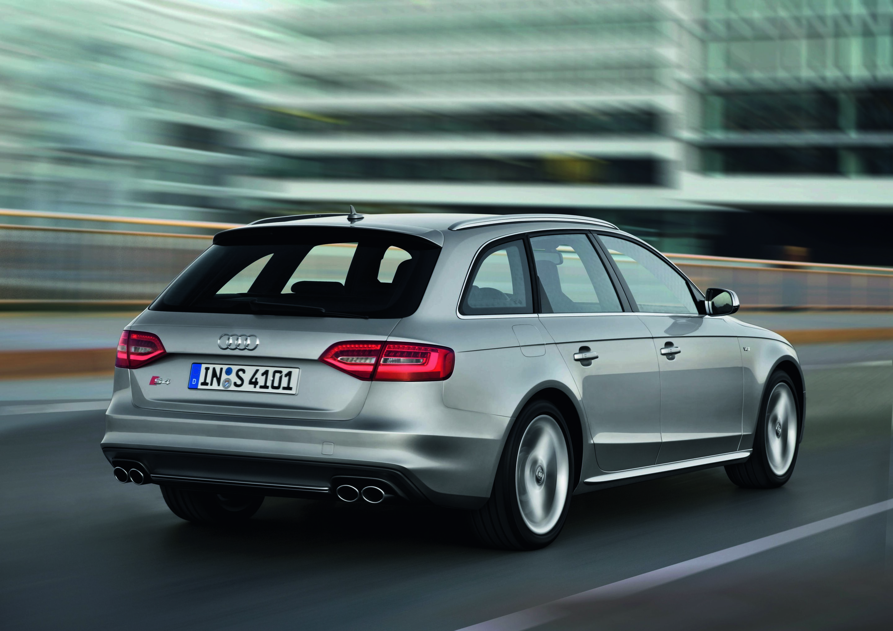 Audi S4 Avant - Farbe: Prismasilber