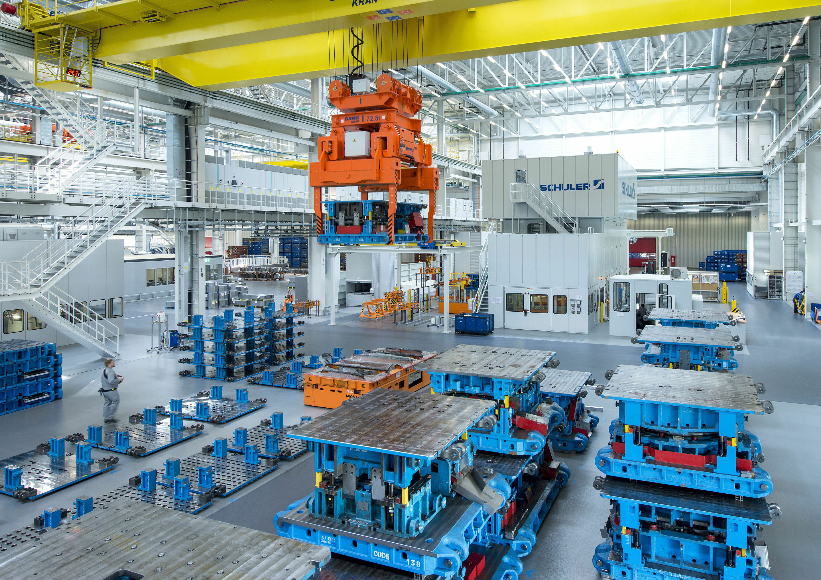 Audi production in Münchsmünster is picking up speed - Audi production in Münchsmünster:  In total, the press shop produces here 40 different pressed parts, such as side members, and the tunnel bridge for the new Audi A4.
