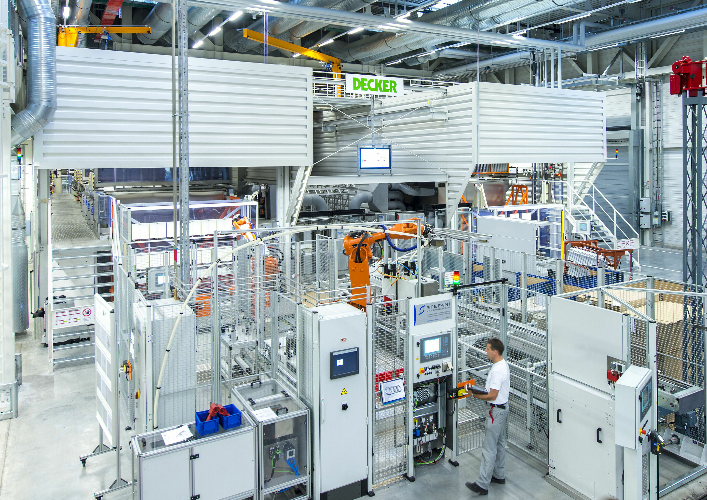 Audi production in Münchsmünster is picking up speed - Audi production in Münchsmünster:
On the ultramodern machinery of the aluminum die-casting foundry, production is being ramped up rapidly. More than 30,000 structural components have already been...