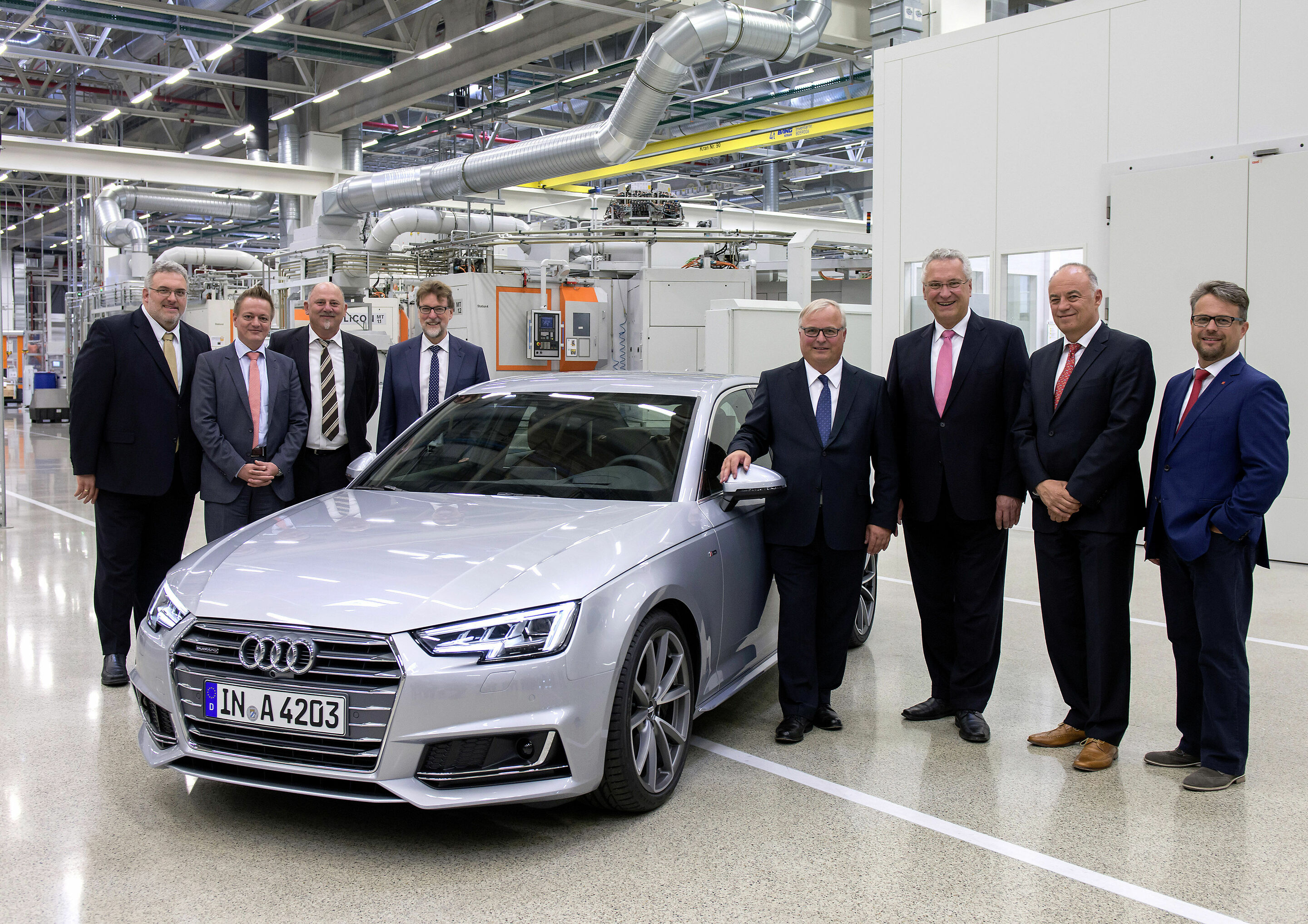 Bayerischer Innenminister Joachim Herrmann zu Besuch bei Audi in Münchsmünster - Ingolstadt, 27. Juli 2015 – Stippvisite von Joachim Herrmann, Bayerischer Staatsminister des Innern für Bau und Verkehr, in der neuen Audi-Fertigung in Münchsmünster: Dort,...