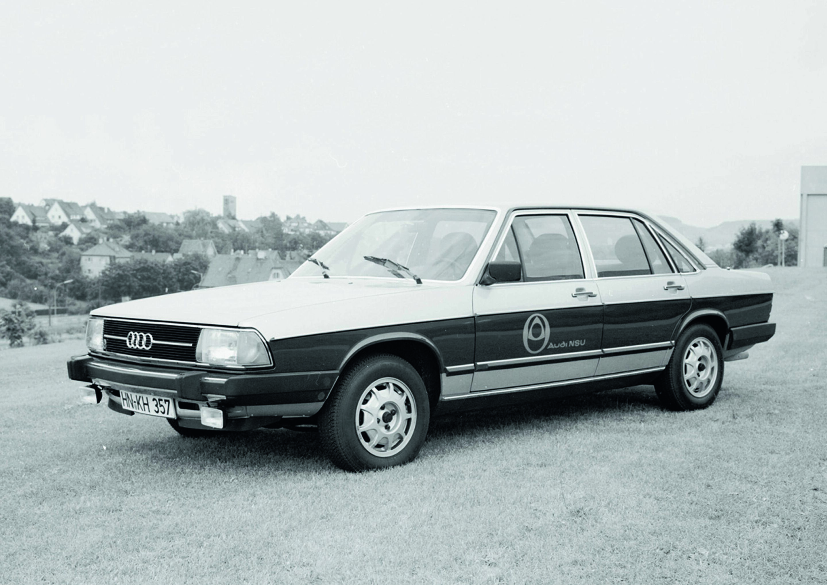 Jubiläumsmagazin Historie - Audi 100 Erprobungsfahrzeug mit Zweischeiben-Wankelmotor, 1977