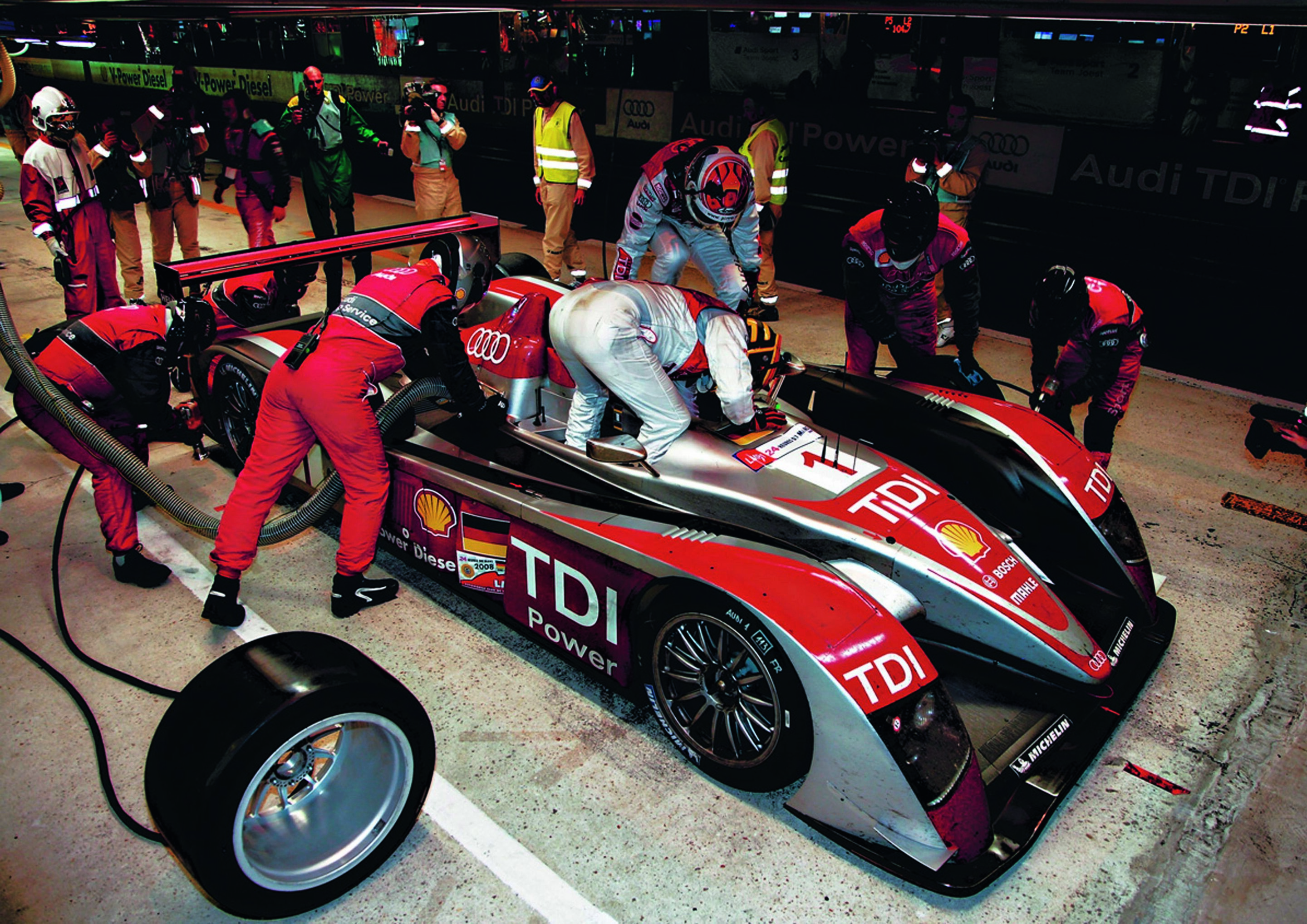 Jubiläumsmagazin Historie - Motorsport: Audi R10 TDI in Le Mans