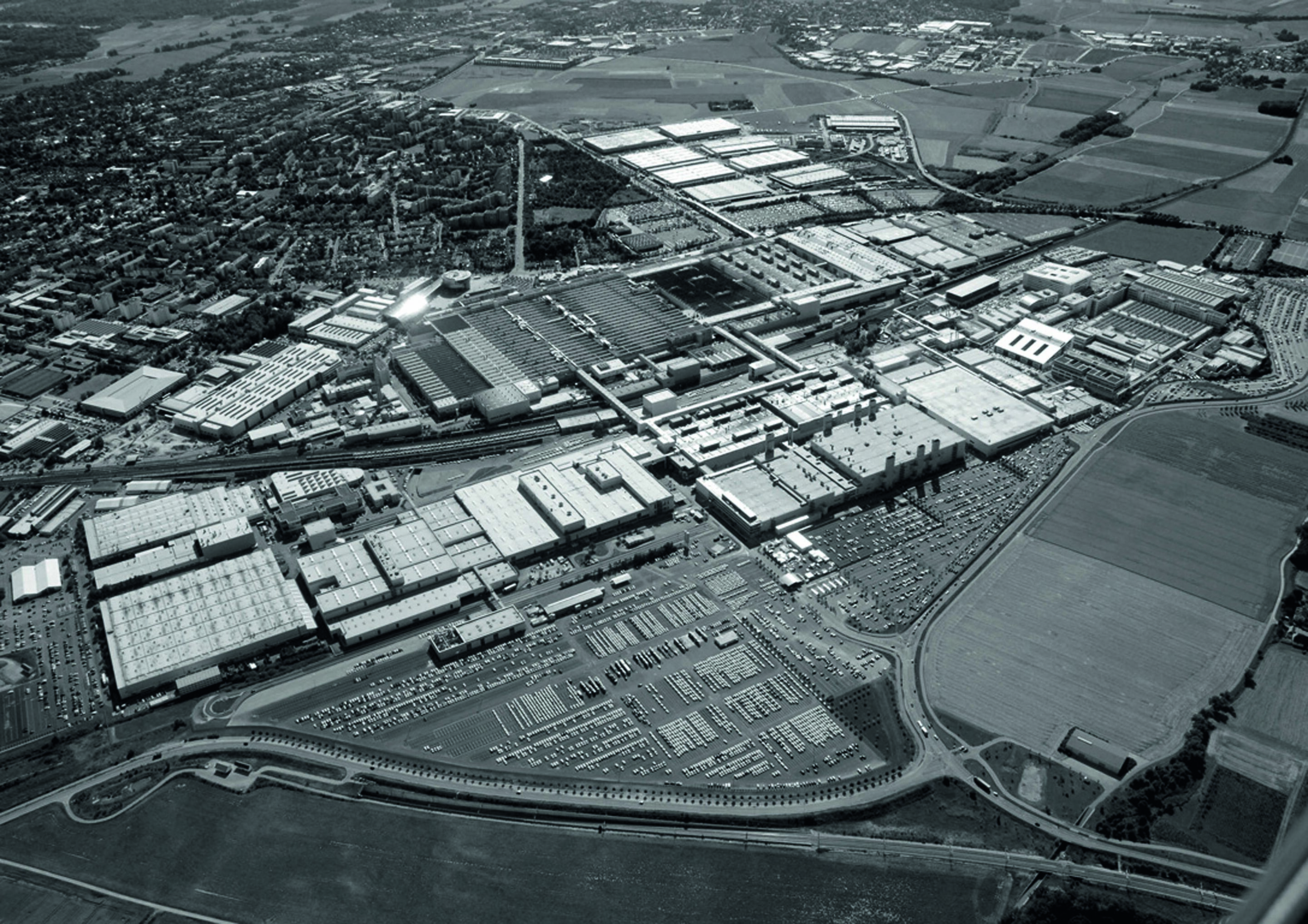 Jubiläumsmagazin Historie - Standort Ingolstadt: Werk mit Technischer Entwicklung und Güterverkehrszentrum