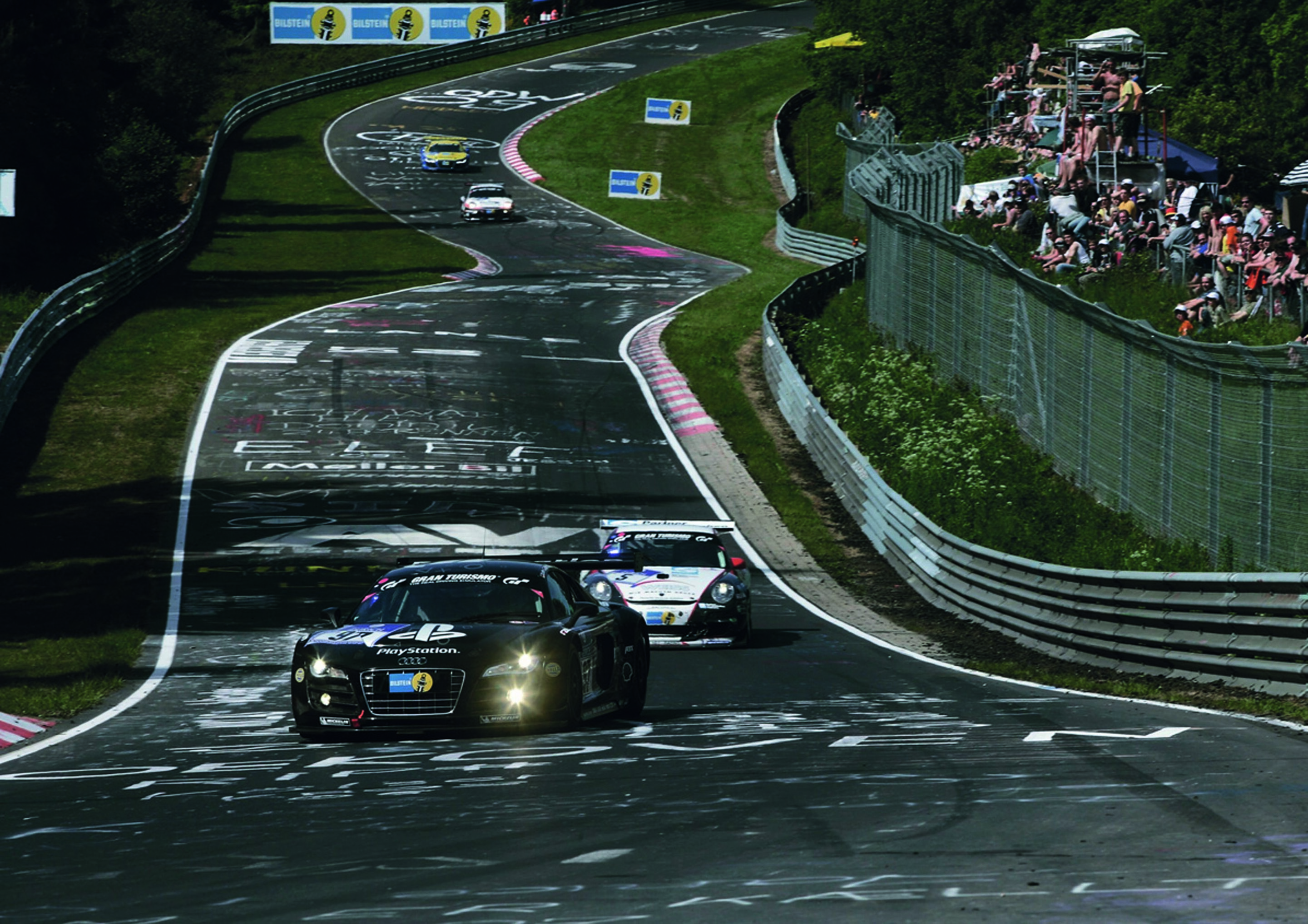 Jubiläumsmagazin Motorsport - Der ultimative Test für einen nagelneuen Rennwagen: Der Audi R8 LMS absolvierte das 24-Stunden-Rennen in der grünen Hölle des Nürburgrings und schlug sich bravourös.
