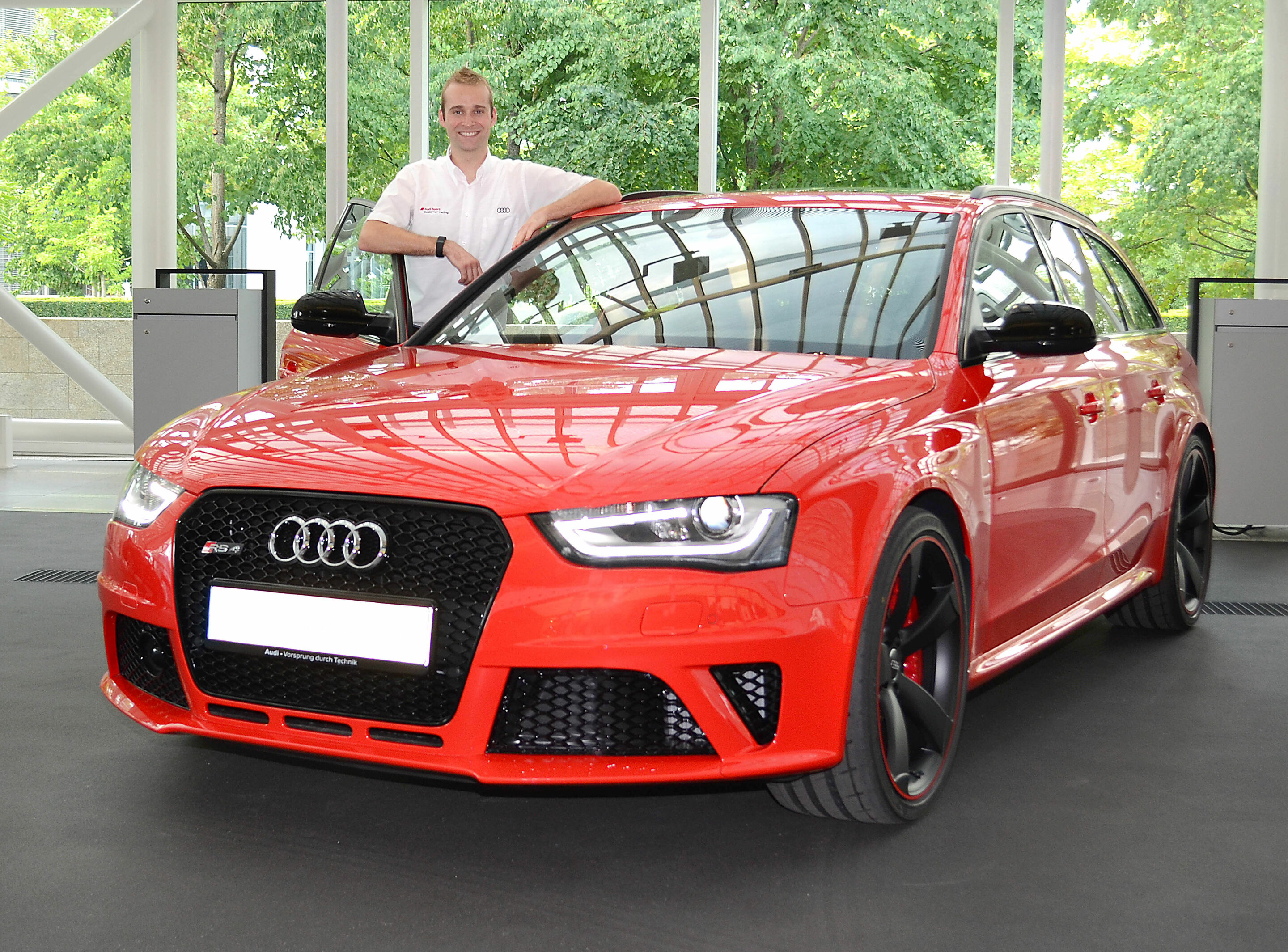 Fahrzeugübergabe Christopher Haase - Christopher Haase übernahm seinen Audi RS 4 Avant im Audi Forum Ingolstadt