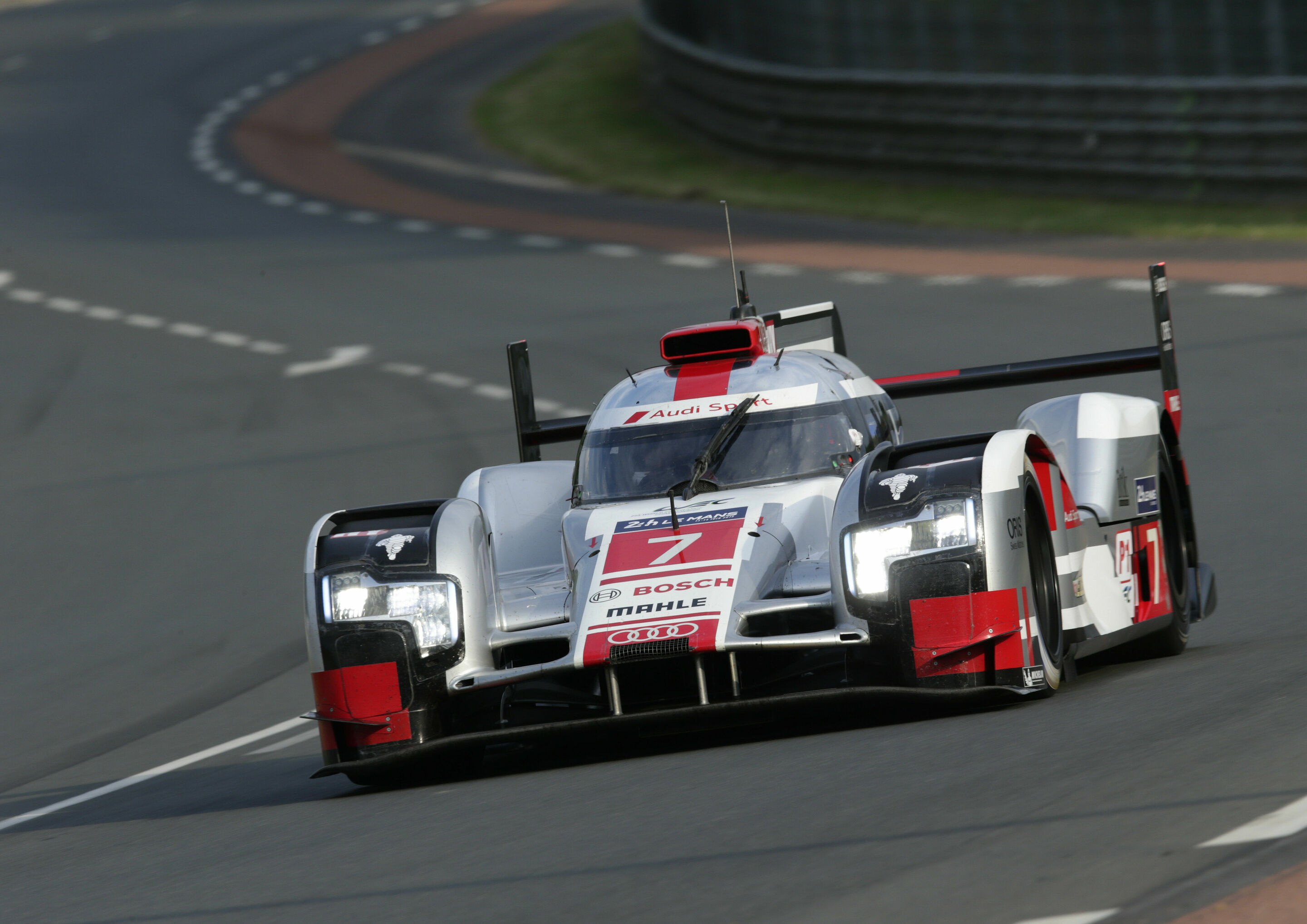 24 Stunden Le Mans 2015 - Audi R18 e-tron quattro #7 (Audi Sport Team Joest), Marcel Fässler, André Lotterer, Benoît Tréluyer