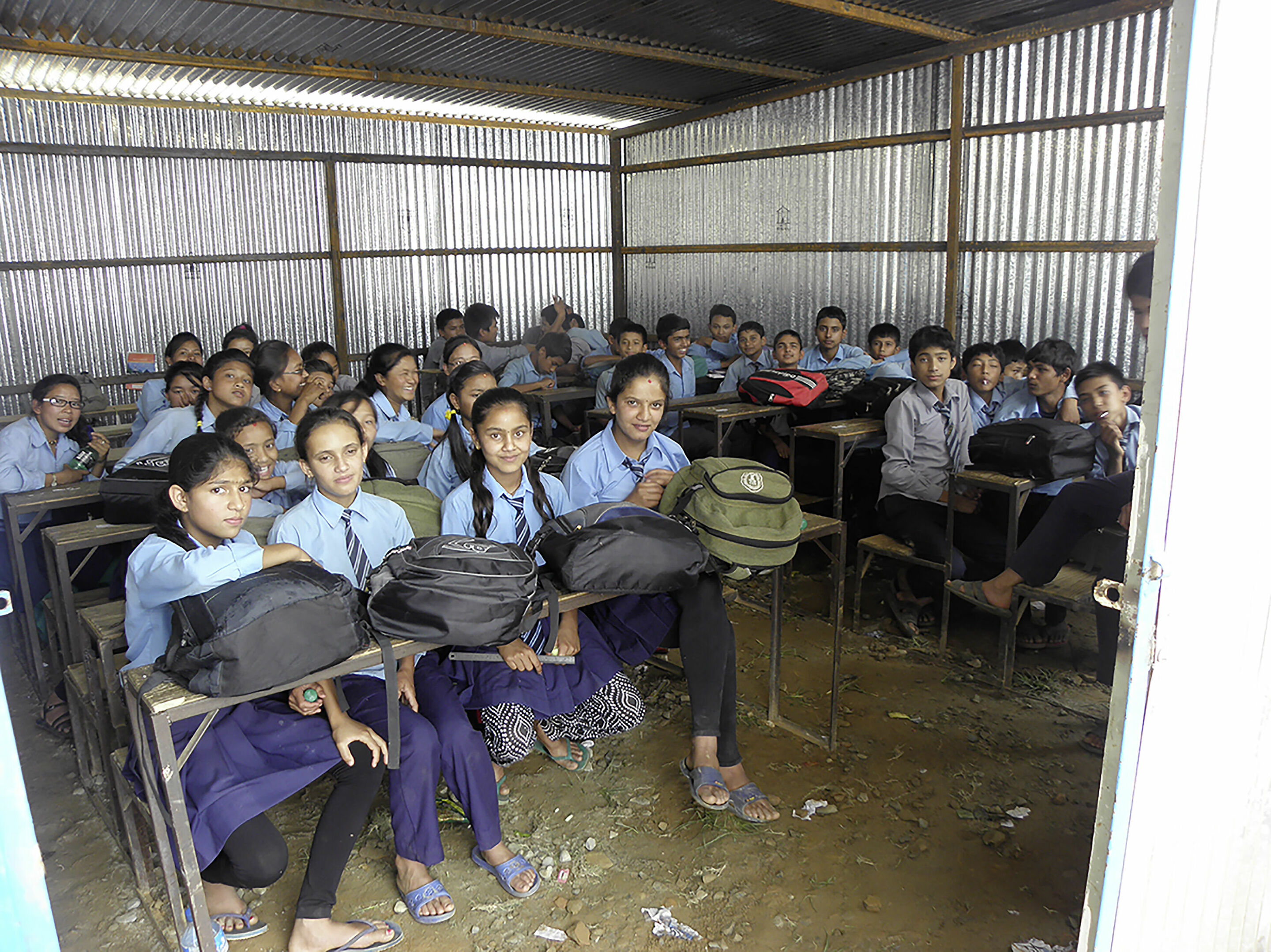 Audianer spenden für Nepal - Die Nepalhilfe Beilngries errichtet in Nepal provisorische Schulen, um den Kindern einen Alltag zu ermöglichen. Foto Nepalhilfe, Beilgries e.V.