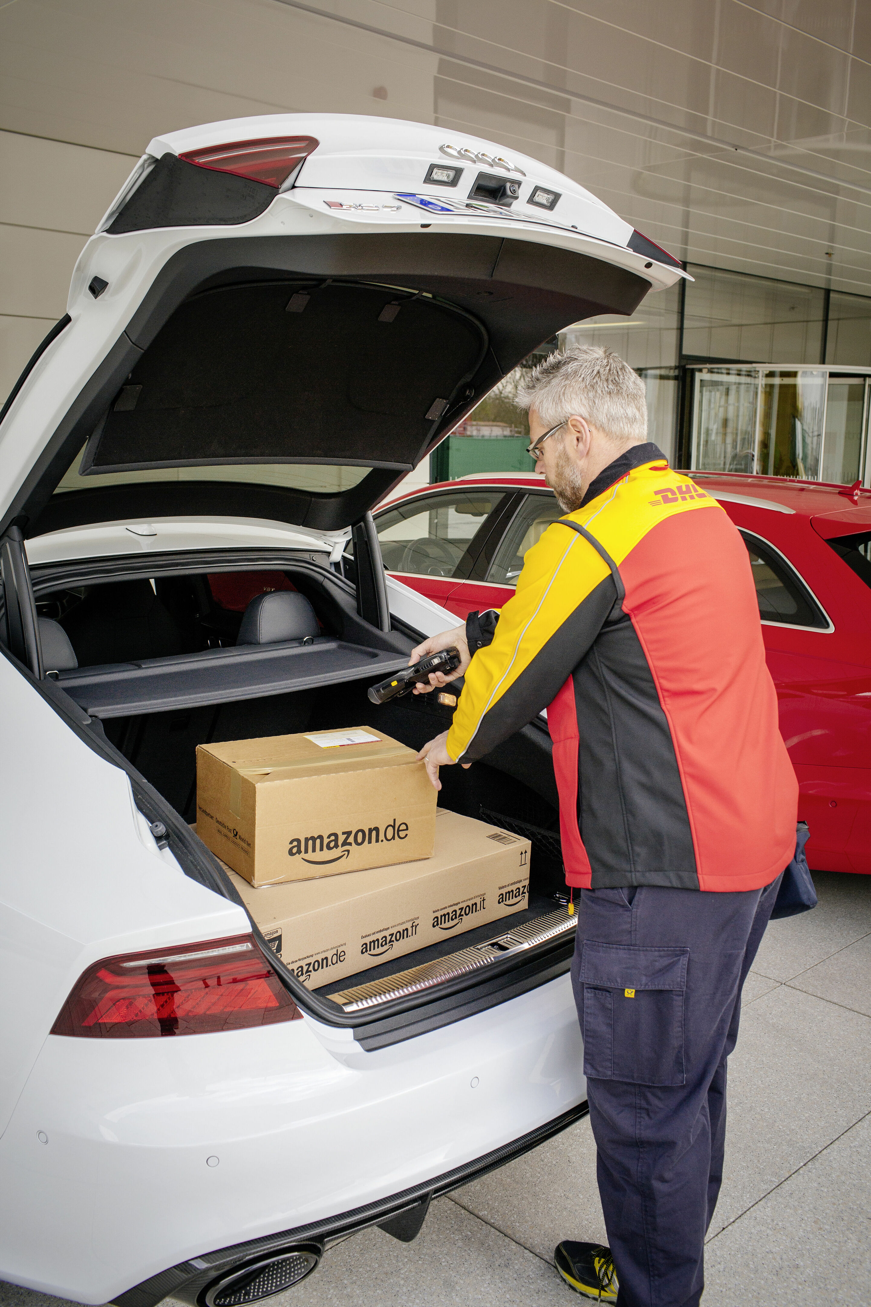 Audi, DHL and Amazon deliver convenience - Audi is working together with its partners DHL Parcel and Amazon to develop an innovative logistics service: shipping parcels directly to your car’s trunk. A pilot project starting in May will allow participants...