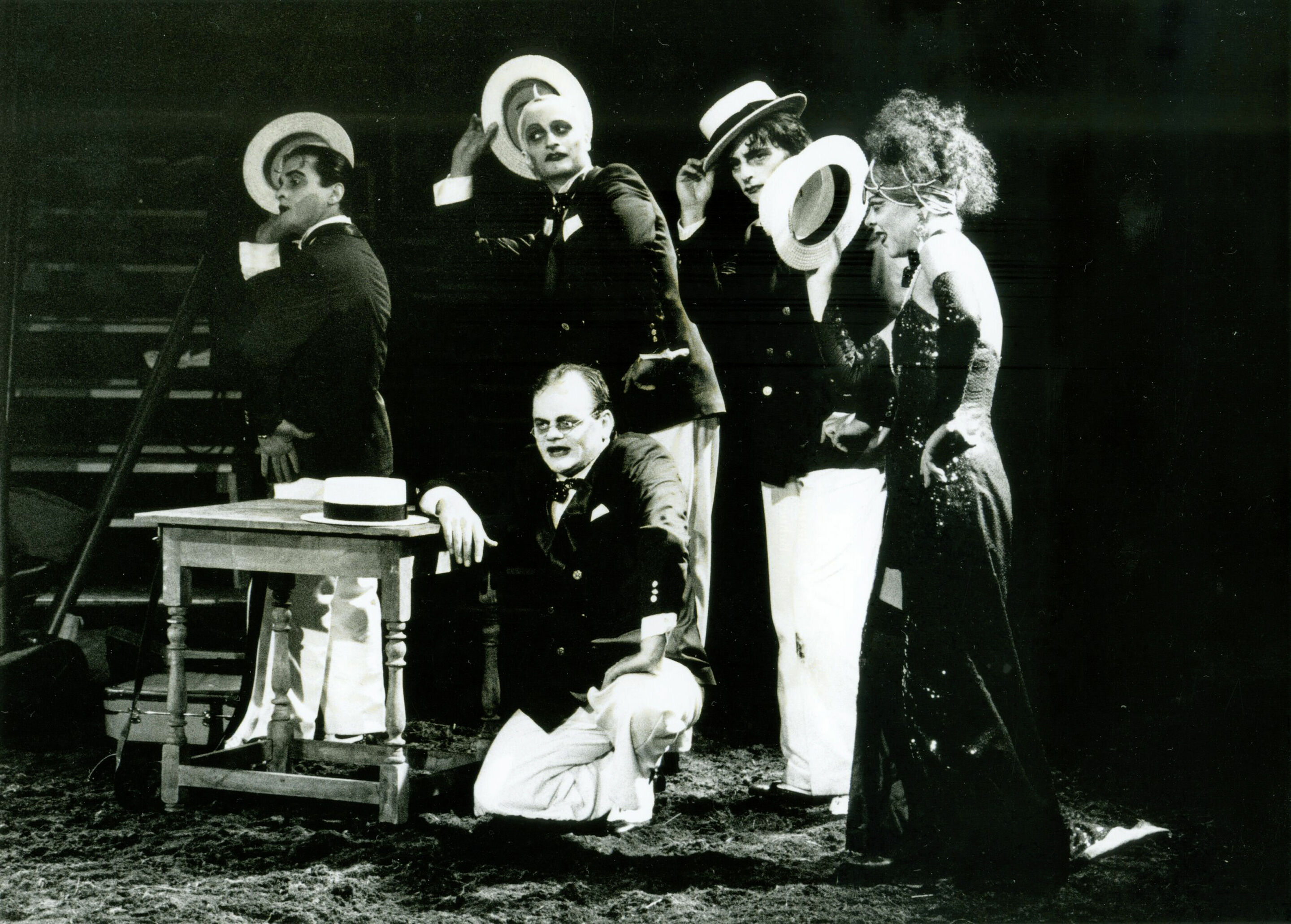 Salzburg Festival guest appearances in Ingolstadt 1994 - “The Soldier’s Tale.” Actors (from left to right): Paco Rosales, Gottfried Breitfuß, Martin Lämmerhirt, Thomas Stache, Karin Romig 
© Salzburg Festival/Klaus Lefebvre