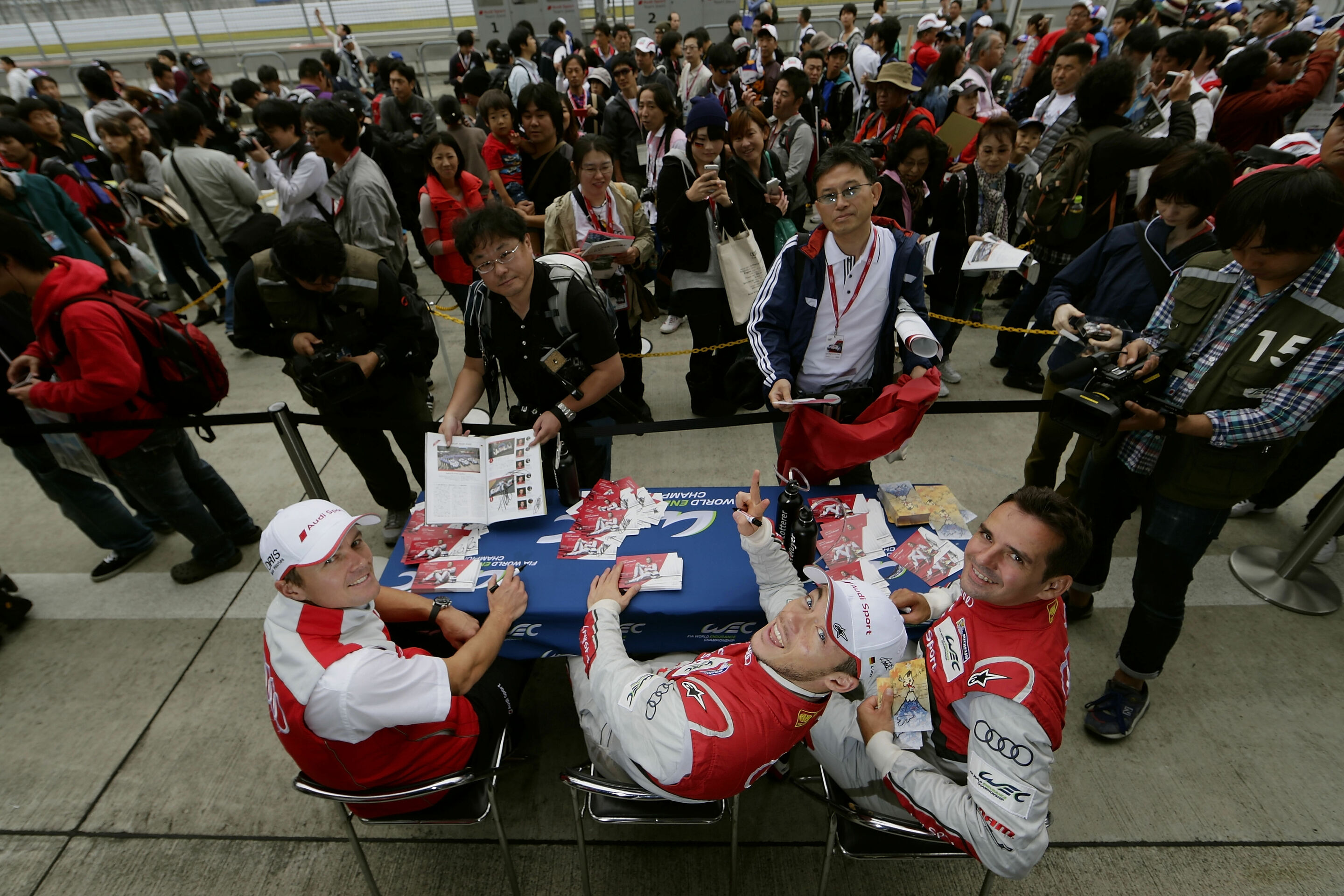 WEC Fuji - Die Audi-Piloten haben viele Fans in Japan