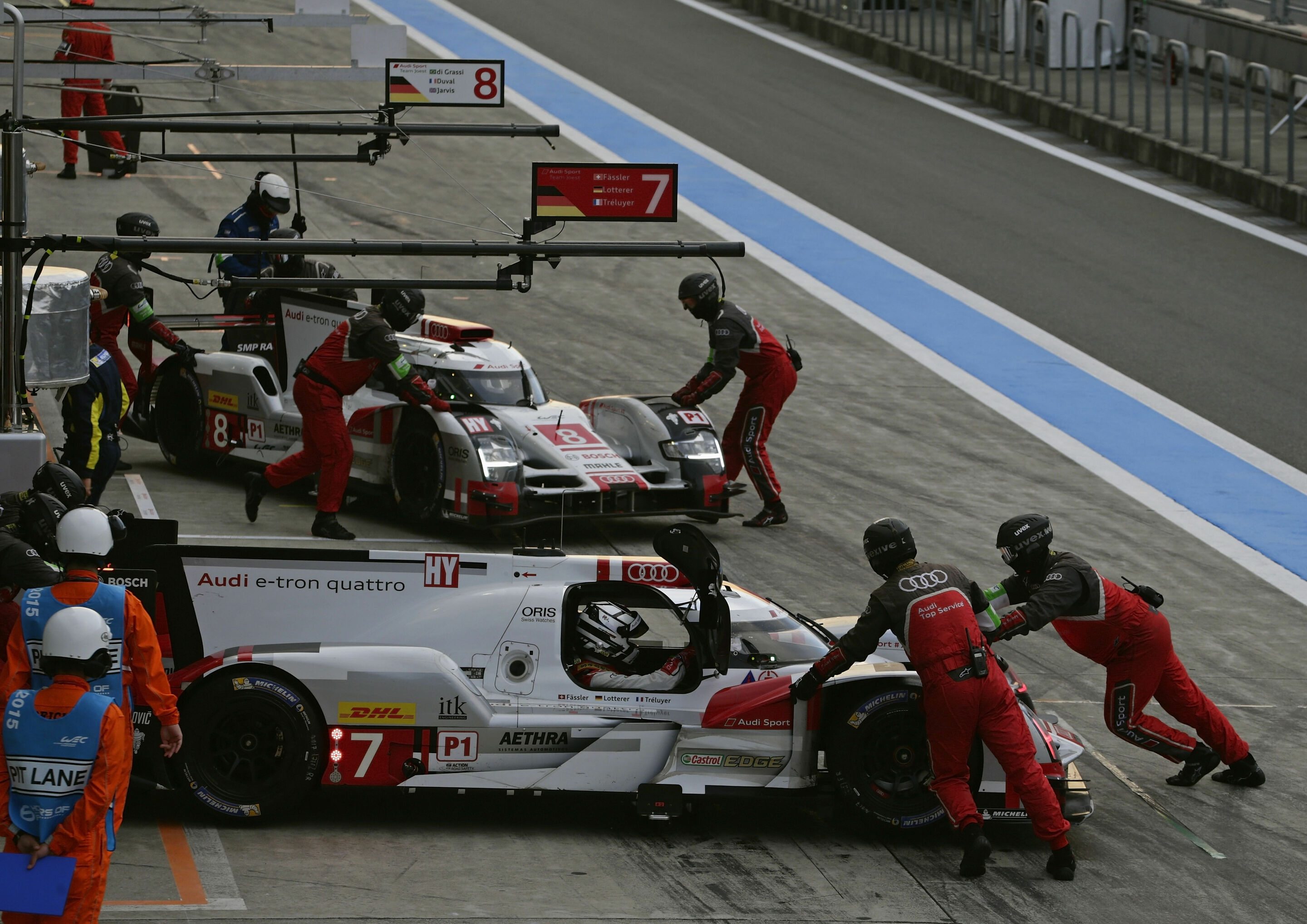 WEC Fuji 2015 - Audi R18 e-tron quattro #7 (Audi Sport Team Joest), Marcel Fässler, André Lotterer, Benoît Tréluyer
Audi R18 e-tron quattro #8 (Audi Sport Team Joest), Lucas di Grassi, Loïc Duval, Oliver Jarvis