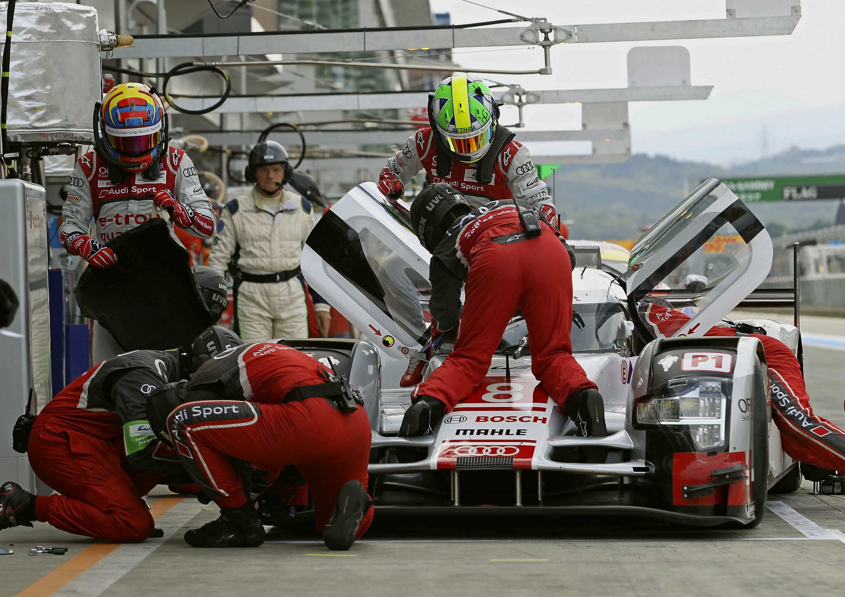 WEC Fuji 2015 - Audi R18 e-tron quattro #8 (Audi Sport Team Joest), Lucas di Grassi, Loïc Duval, Oliver Jarvis
