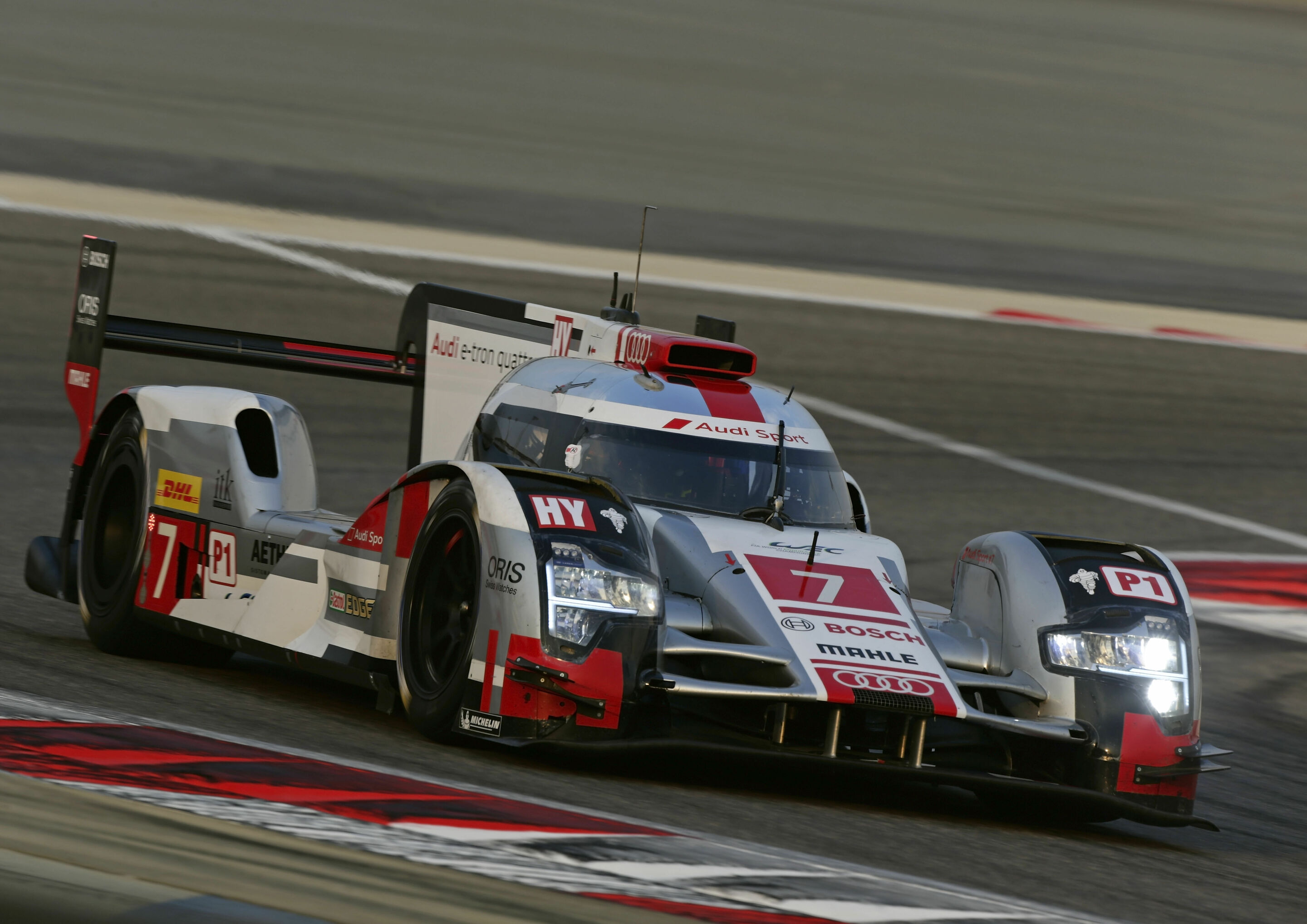 WEC Bahrain 2015 - Audi R18 e-tron quattro #7 (Audi Sport Team Joest), Marcel Fässler, André Lotterer, Benoît Tréluyer