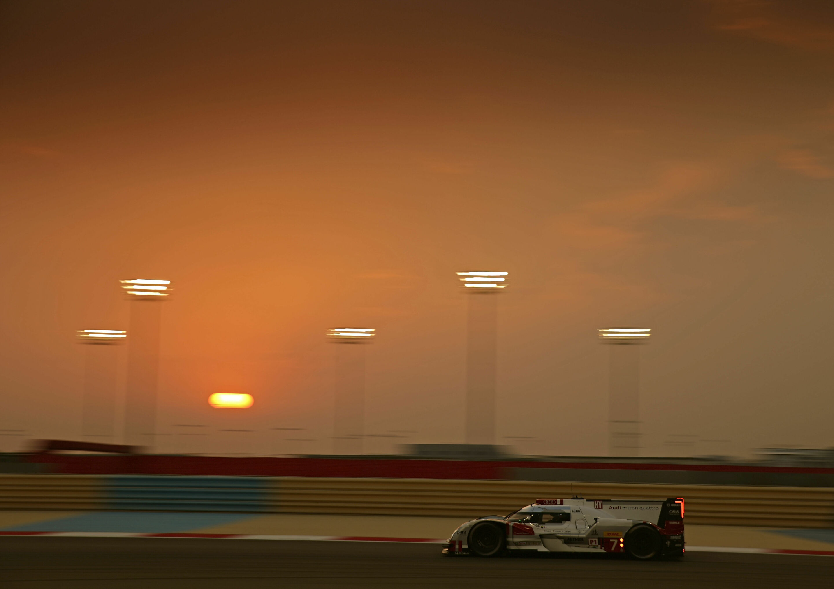 WEC Bahrain 2015 - Audi R18 e-tron quattro #7 (Audi Sport Team Joest), Marcel Fässler, André Lotterer, Benoît Tréluyer