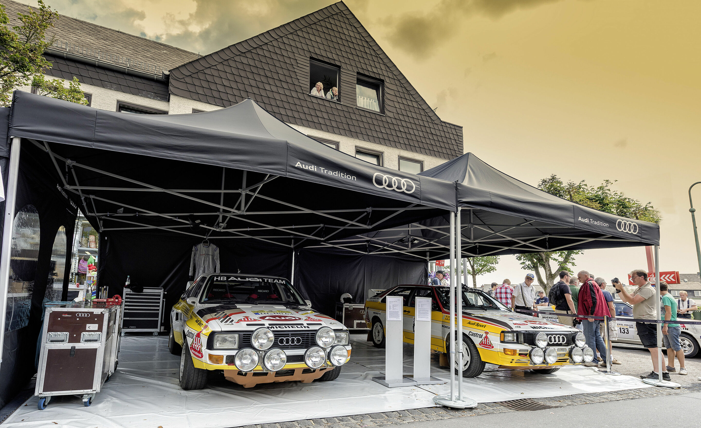 Audi Rallye-Ikonen beim Eifel Rallye Festival 2014 - Mit zwei Ikonen seiner Audi-Rallye-Geschichte reiste Audi Tradition zum Eifel Rallye Festival nach Daun: Der Audi Sport quattro Rallye (links) und der Audi Rallye quattro A2, beide aus dem Jahre 1984,...