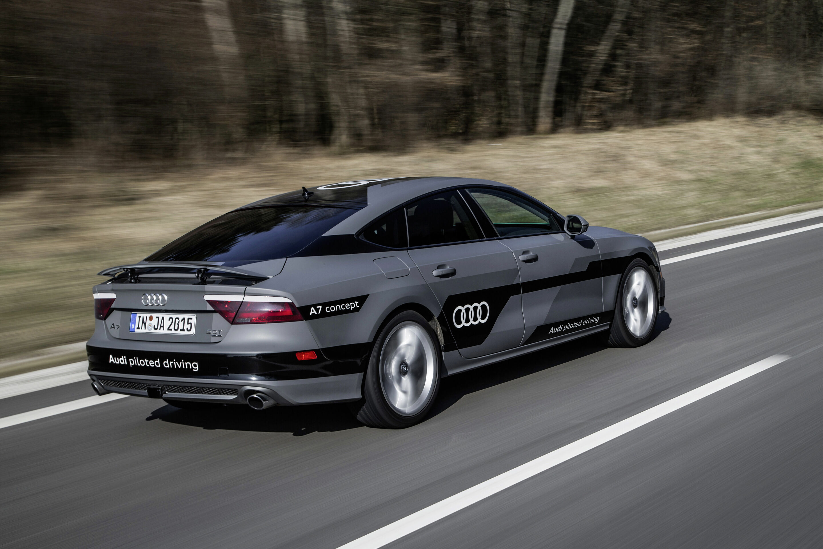 Audi A7 piloted driving concept - Technikträger fährt pilotiert auf der Autobahn A9