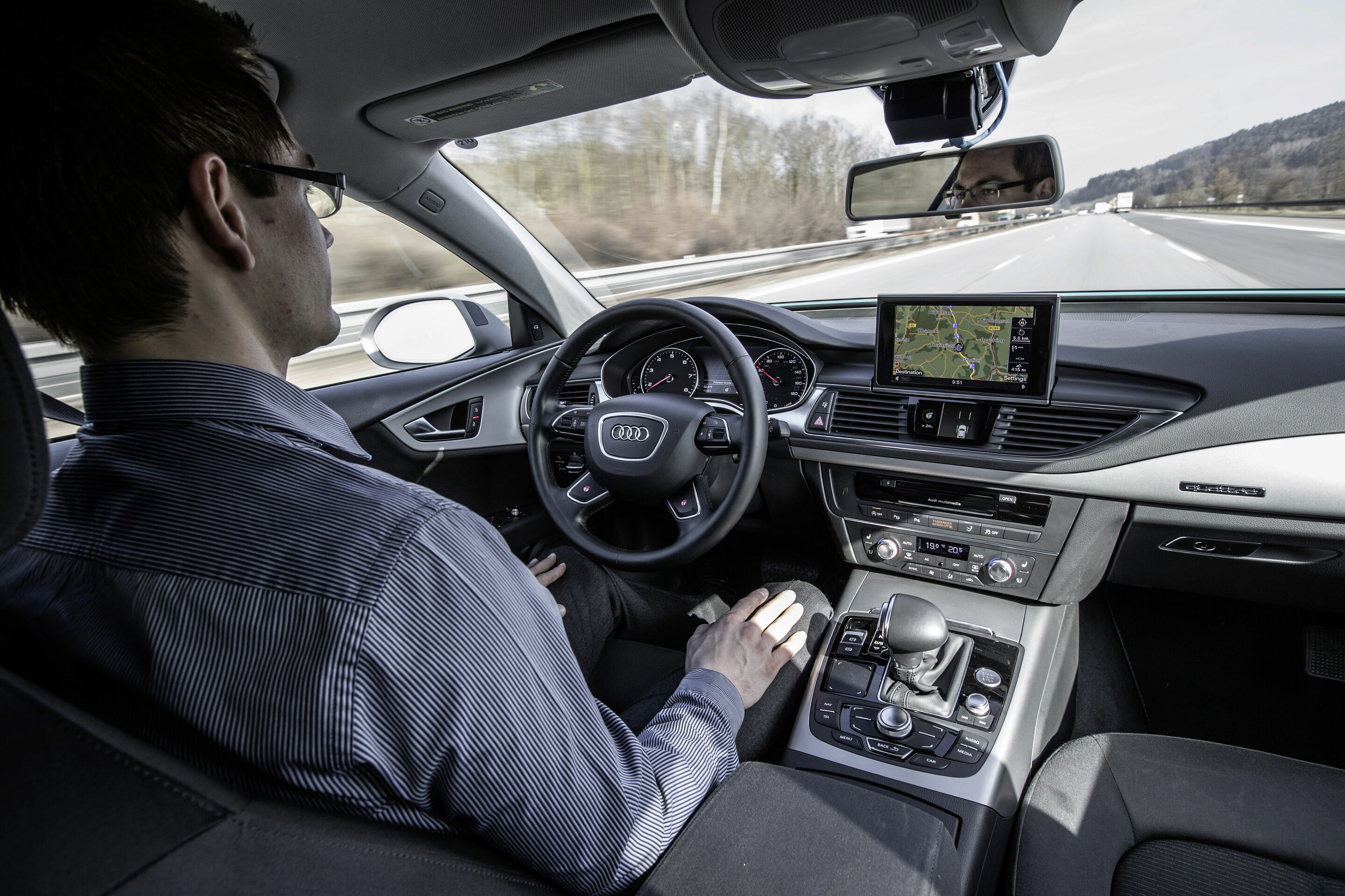 Audi A7 piloted driving concept - Technikträger fährt pilotiert auf der Autobahn A9