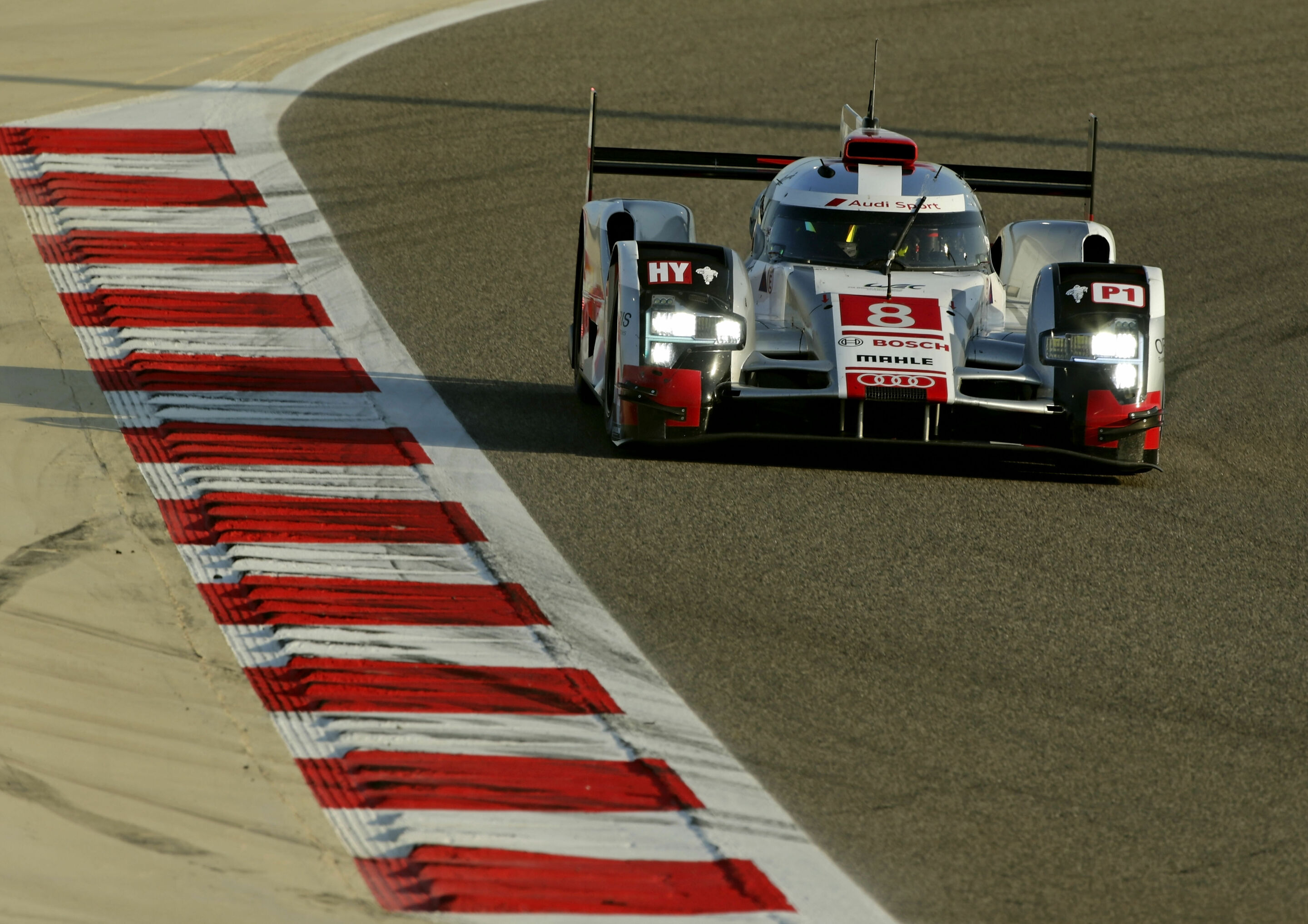 WEC Bahrain 2015 - Audi R18 e-tron quattro #8 (Audi Sport Team Joest), Lucas di Grassi, Loïc Duval, Oliver Jarvis