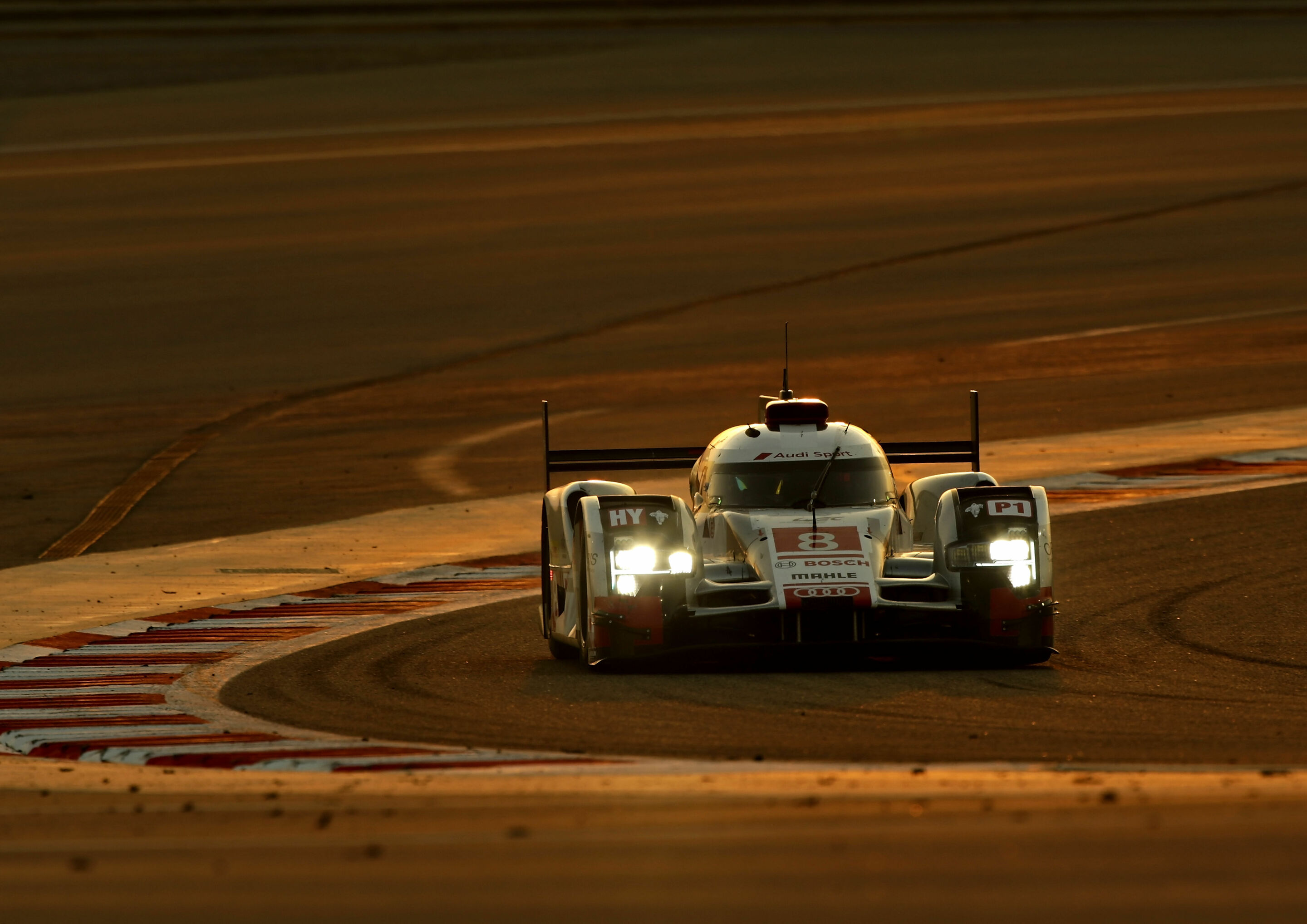 WEC Bahrain 2015 - Audi R18 e-tron quattro #8 (Audi Sport Team Joest), Lucas di Grassi, Loïc Duval, Oliver Jarvis