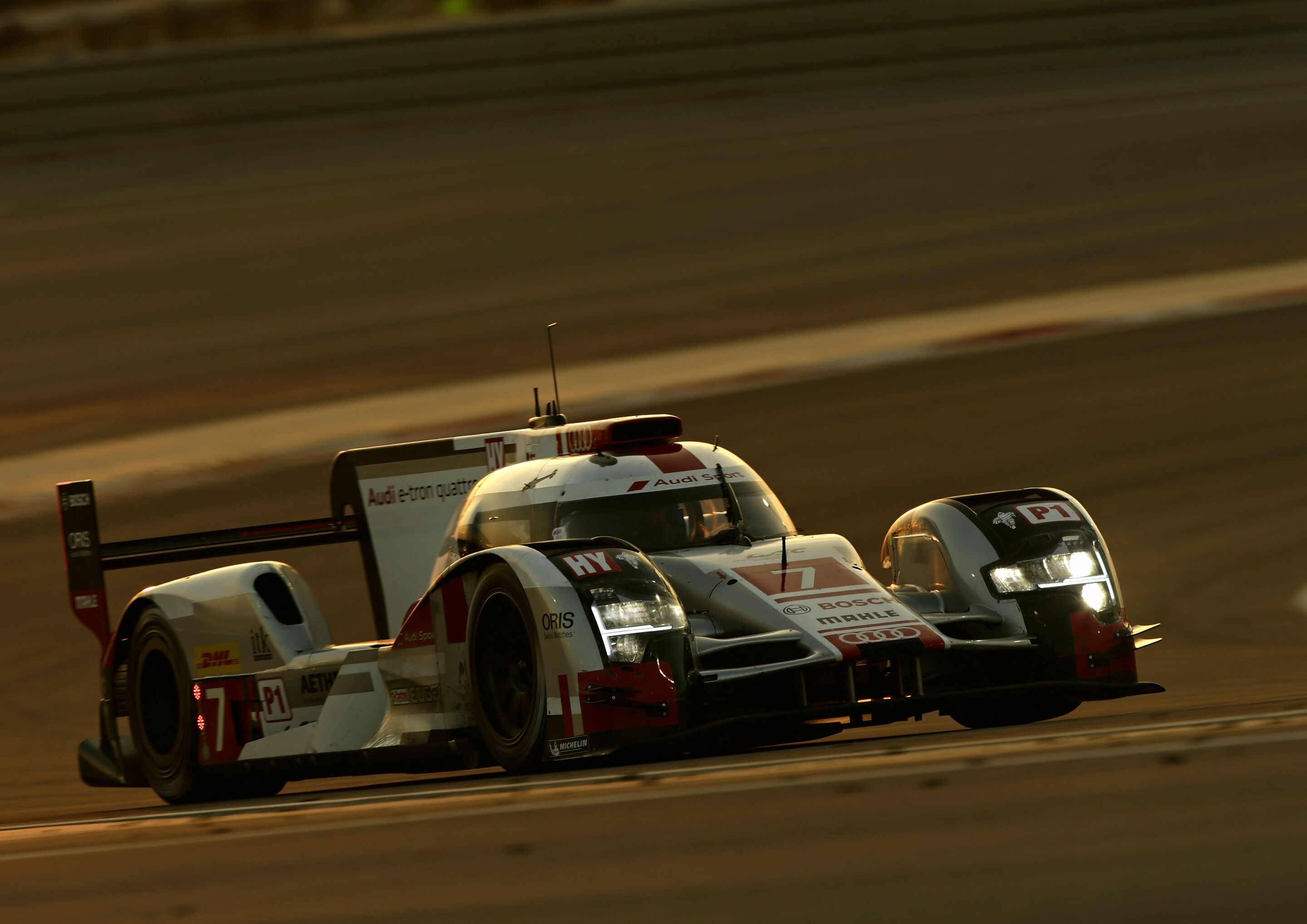 WEC Bahrain 2015 - Audi R18 e-tron quattro #7 (Audi Sport Team Joest), Marcel Fässler, André Lotterer, Benoît Tréluyer