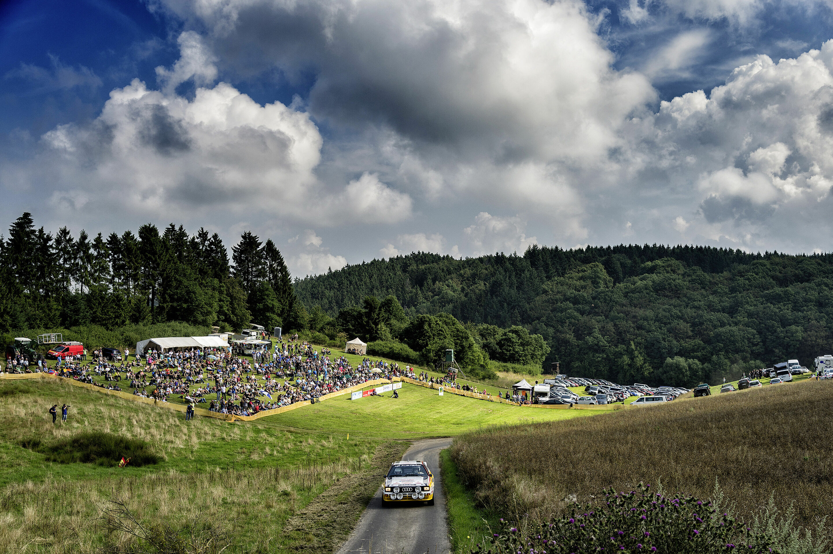 Audi Rallye-Ikonen beim Eifel Rallye Festival 2014 - Mit über 35 000 Zuschauern unterstrich das Eifel Rallye Festival in Daun einmal mehr, dass es die größte deutsche Motorsport-Veranstaltung dieser Art ist. Im Vordergrund: Stig Blomqvist im Audi Rallye...