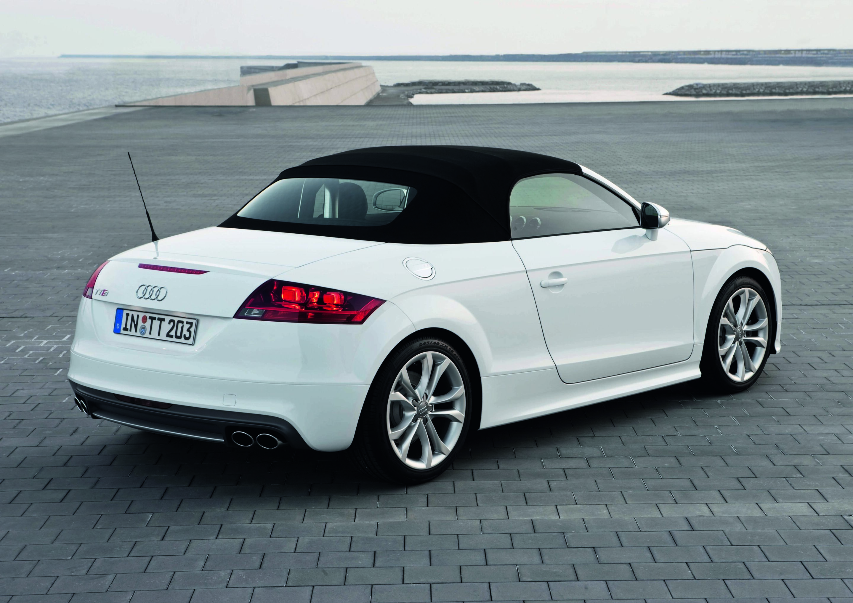 Audi TTS Roadster - Colour: Ibis White