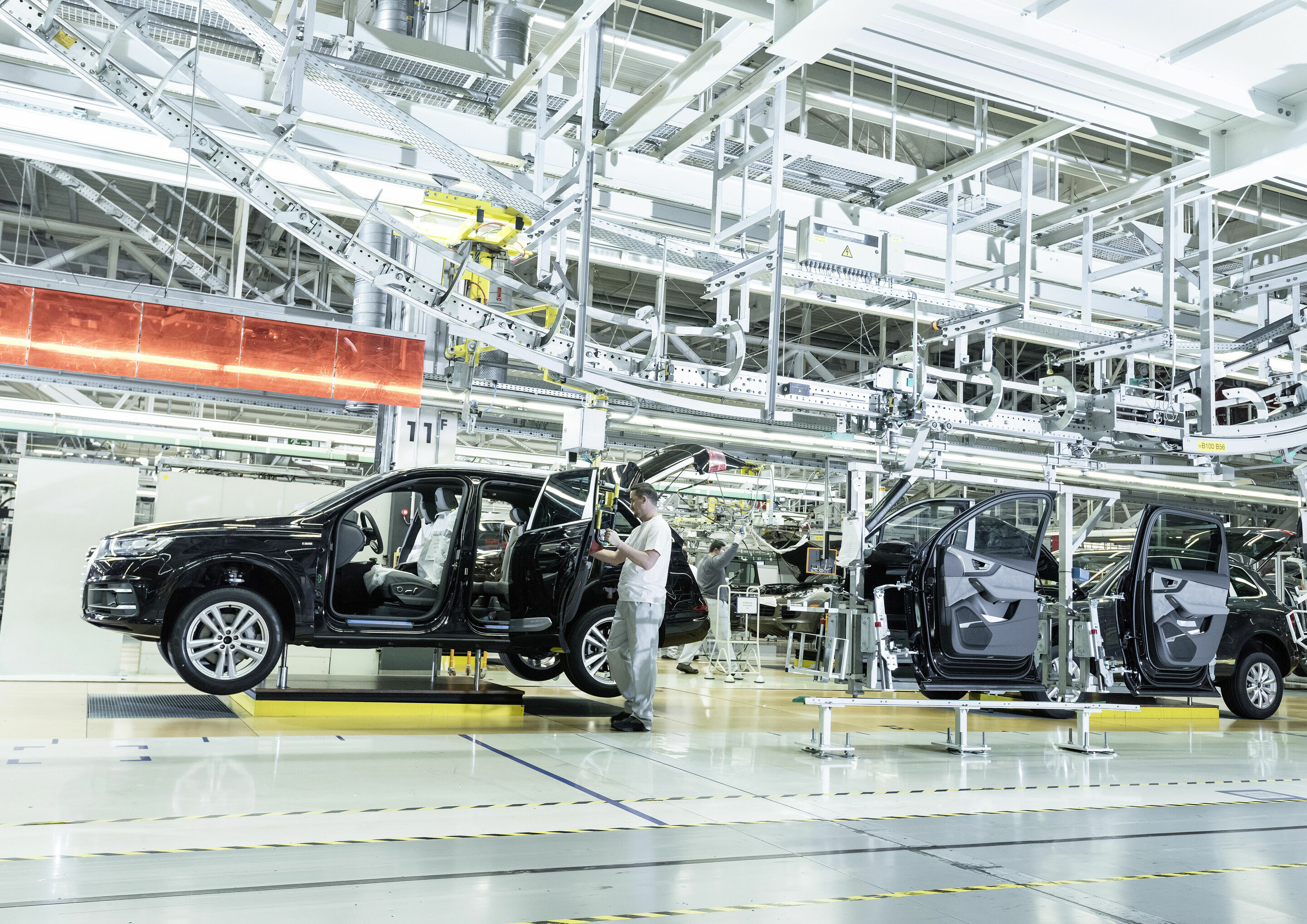 Audi Bratislava - Audi Q7 door assembly