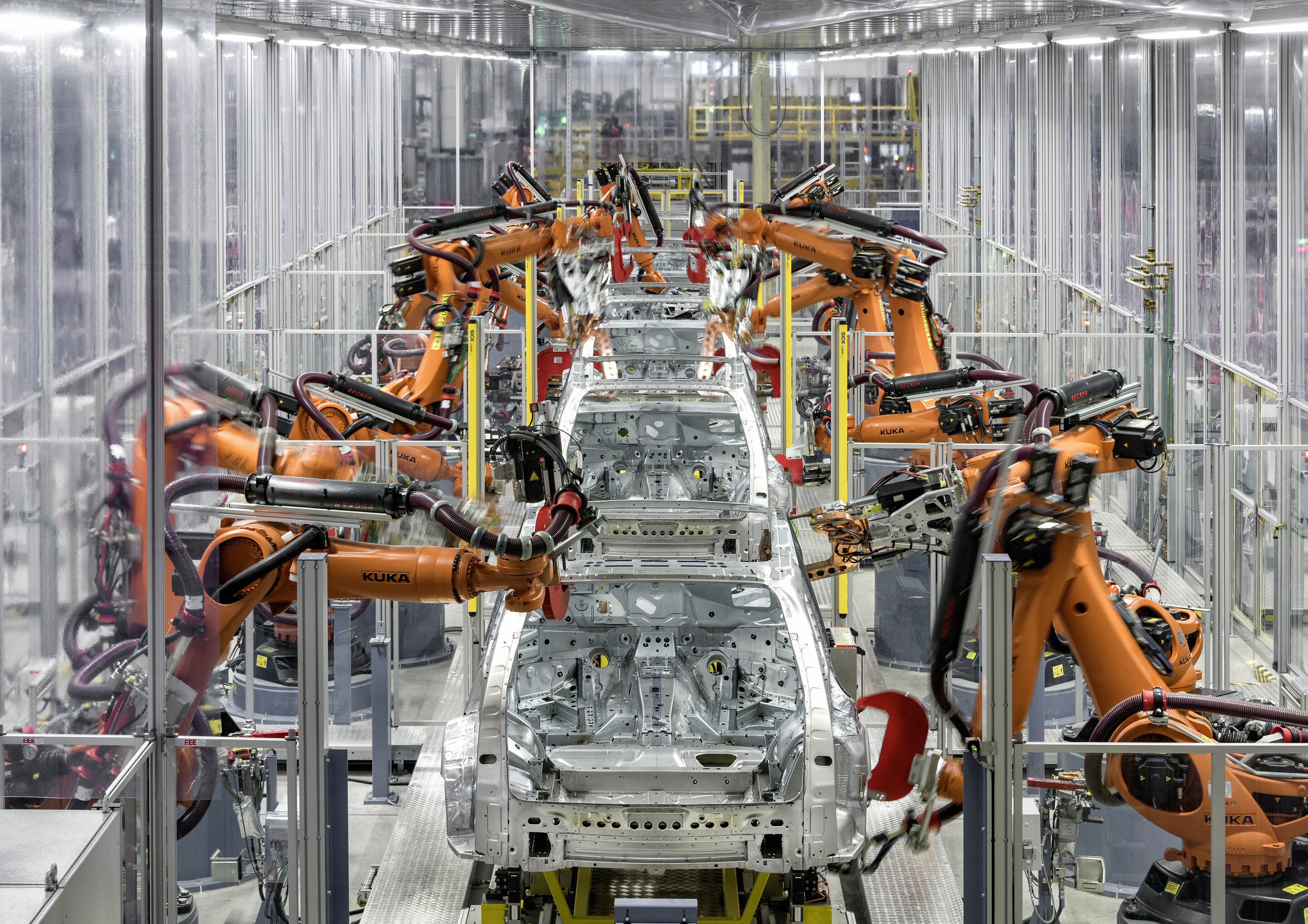 Audi Bratislava - Im 62.000 Quadratmeter großen Karosseriebau entsteht in 56 Arbeitstakten aus 220 Aluminium- und Stahlteilen die Karosse des Audi Q7.
