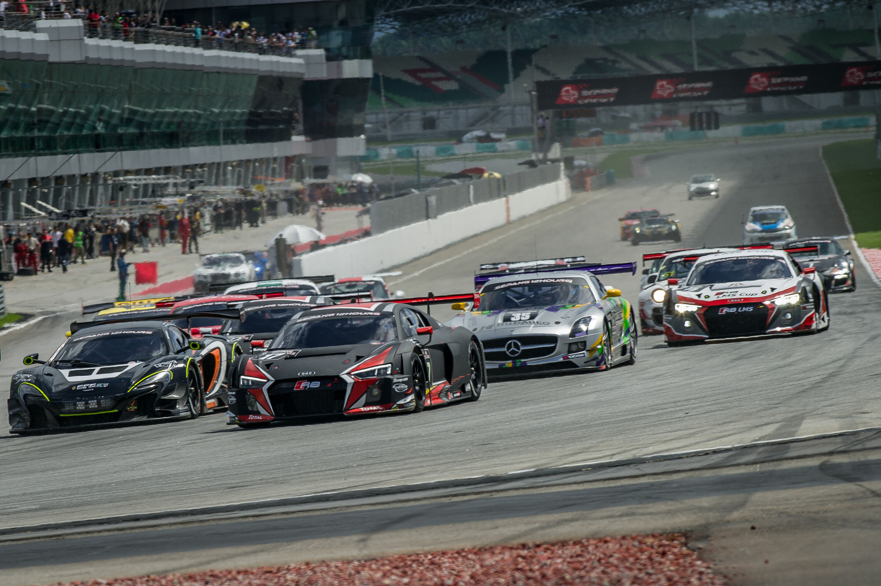 12 Stunden Sepang 2015 - Audi R8 LMS #17 (Belgian Audi Club Team WRT), Stuart Leonard/Stéphane Ortelli/Laurens Vanthoor