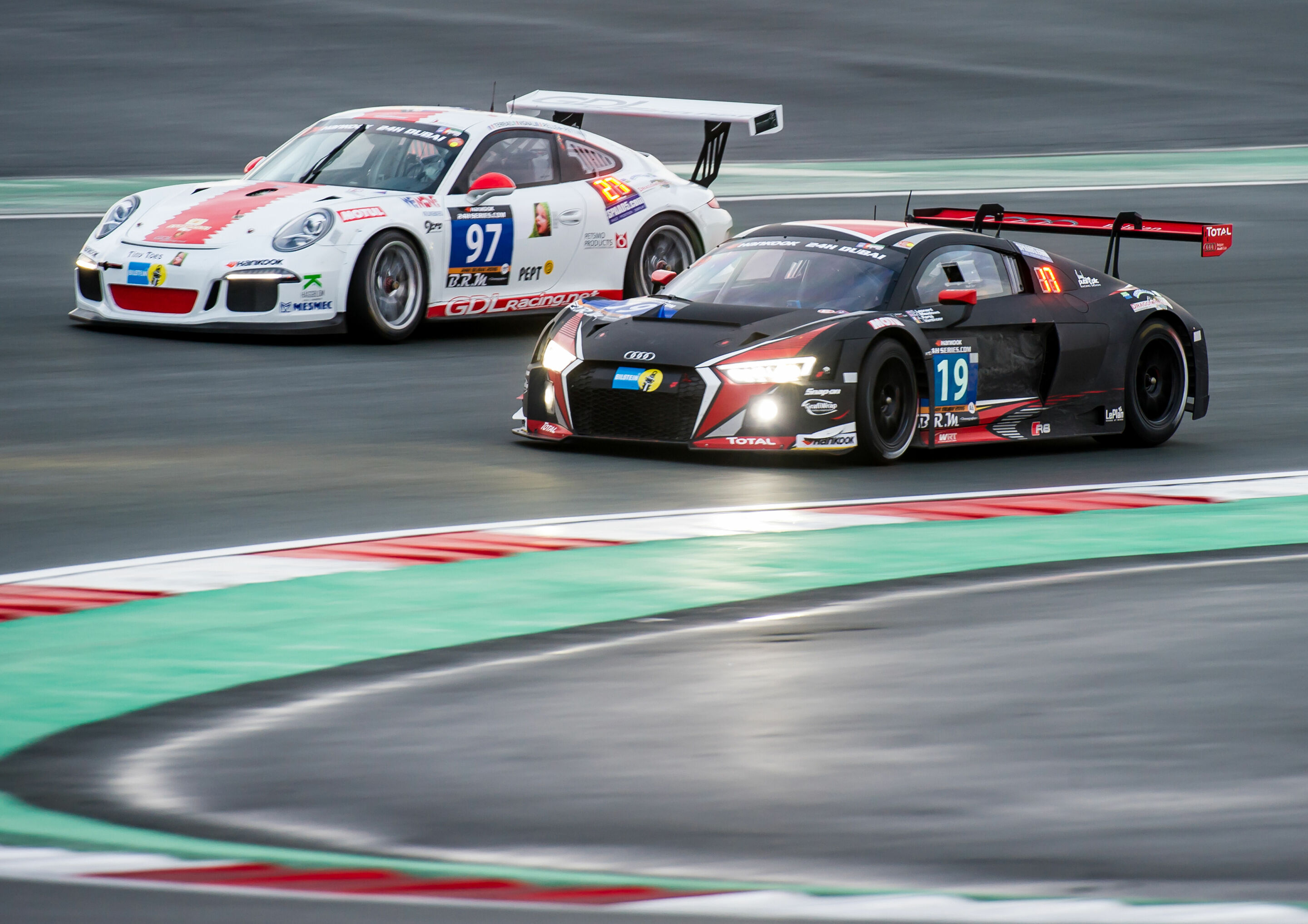 Dubai 24h 2016 - Audi R8 LMS #19 (Belgian Audi Club Team WRT), Alain Ferté, Stuart Leonard, Michael Meadows, Laurens Vanthoor