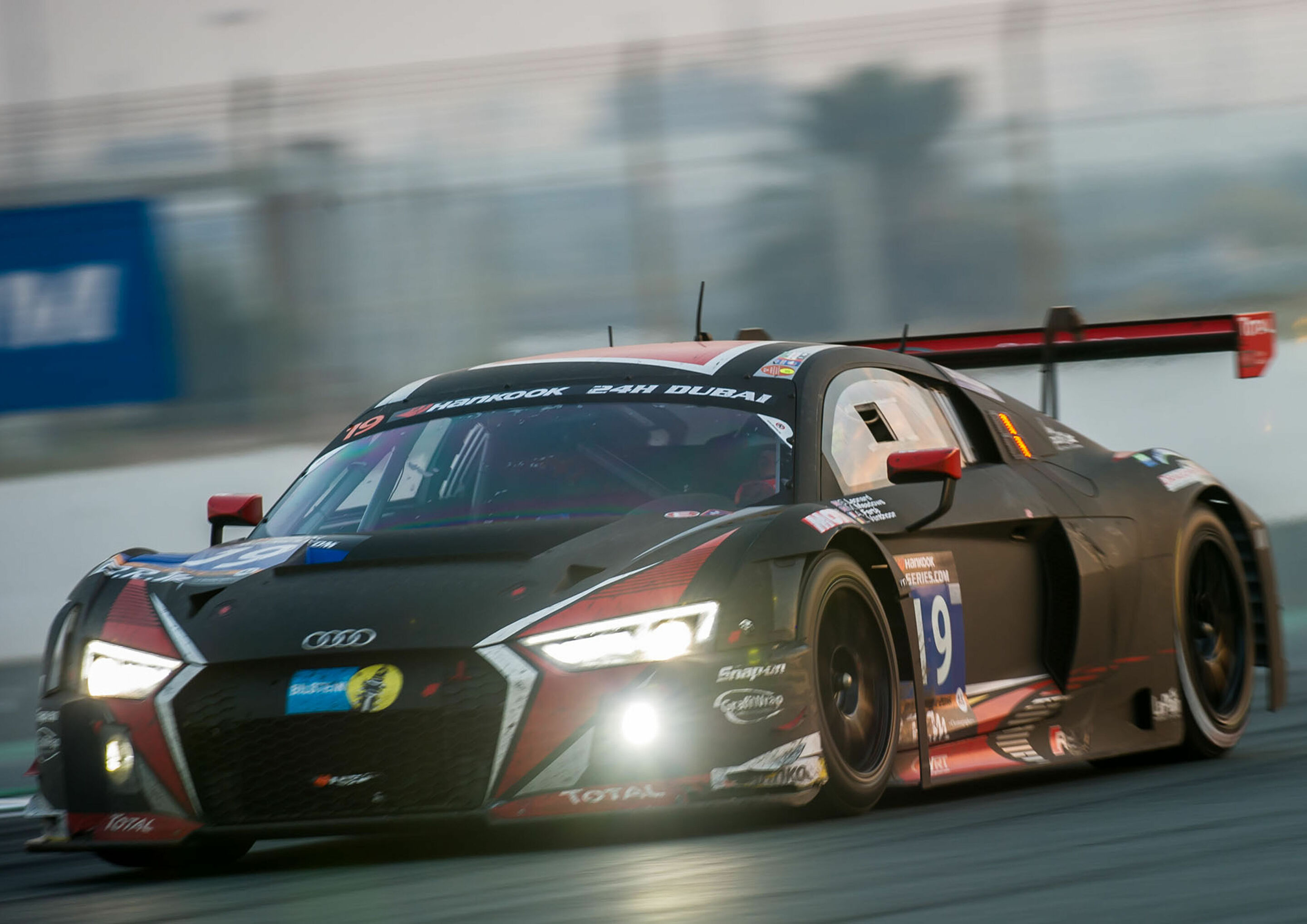 Dubai 24h 2016 - Audi R8 LMS #19 (Belgian Audi Club Team WRT), Alain Ferté, Stuart Leonard, Michael Meadows, Laurens Vanthoor
