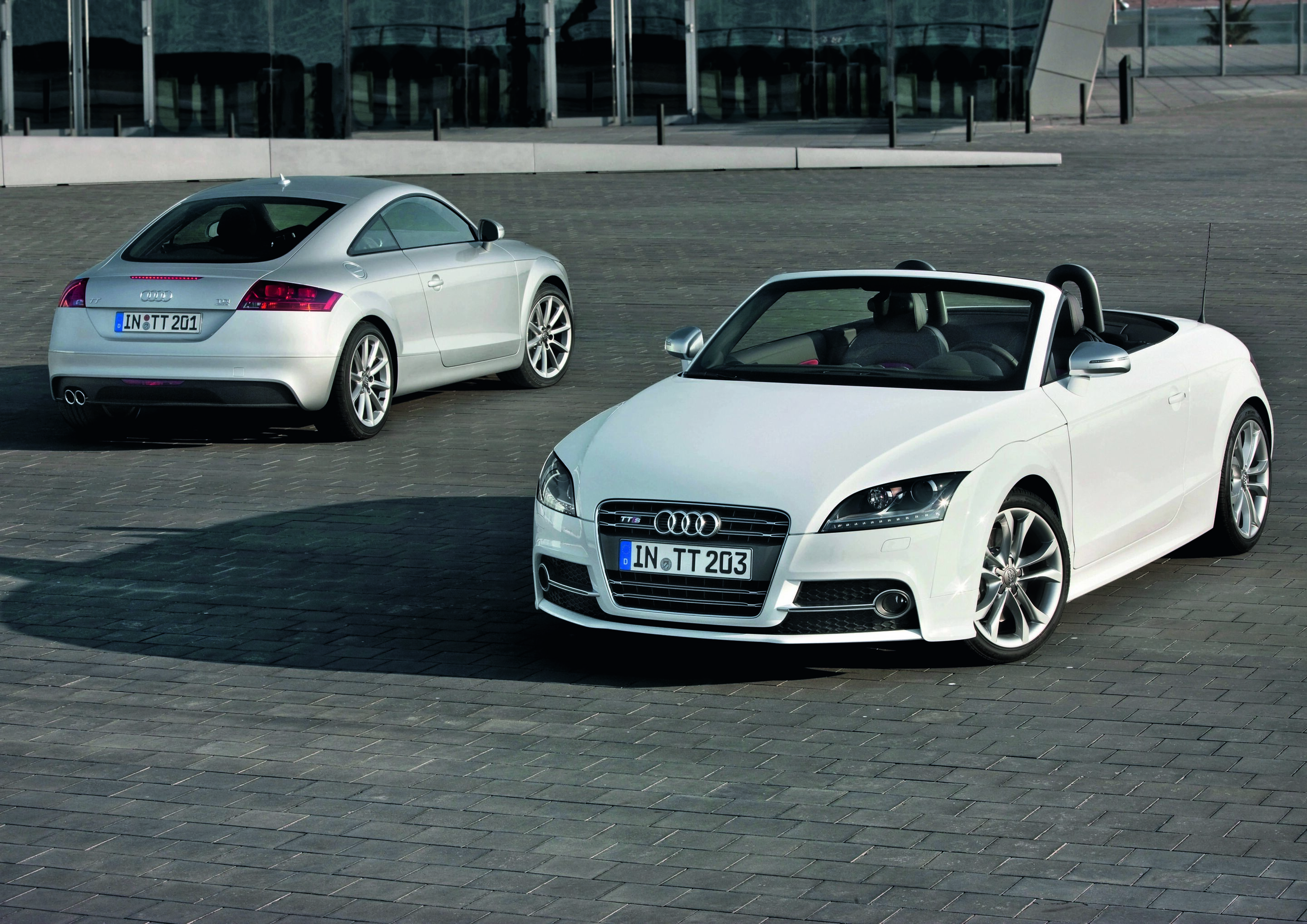 Audi TTS Roadster - Colour: Ibis White