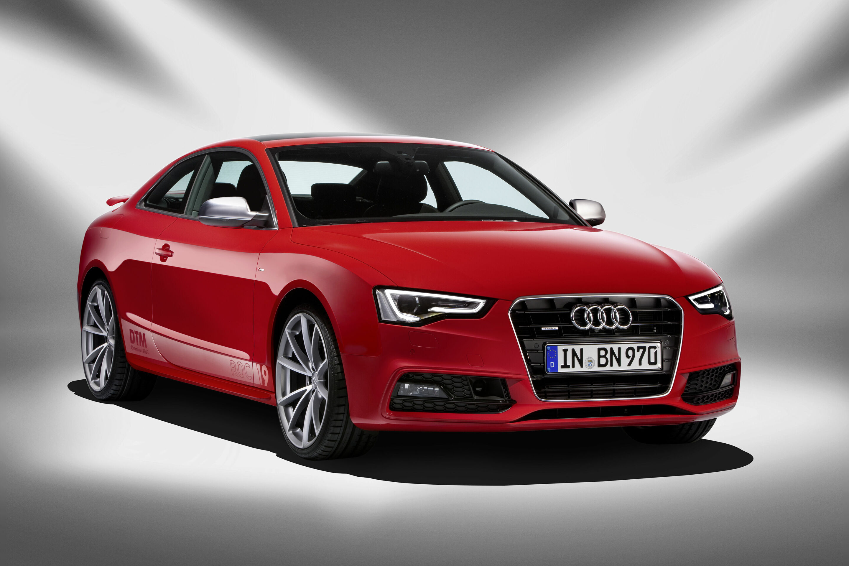 Sondermodell „A5 DTM Champion“ - Standaufnahme 

Farbe: Misanorot