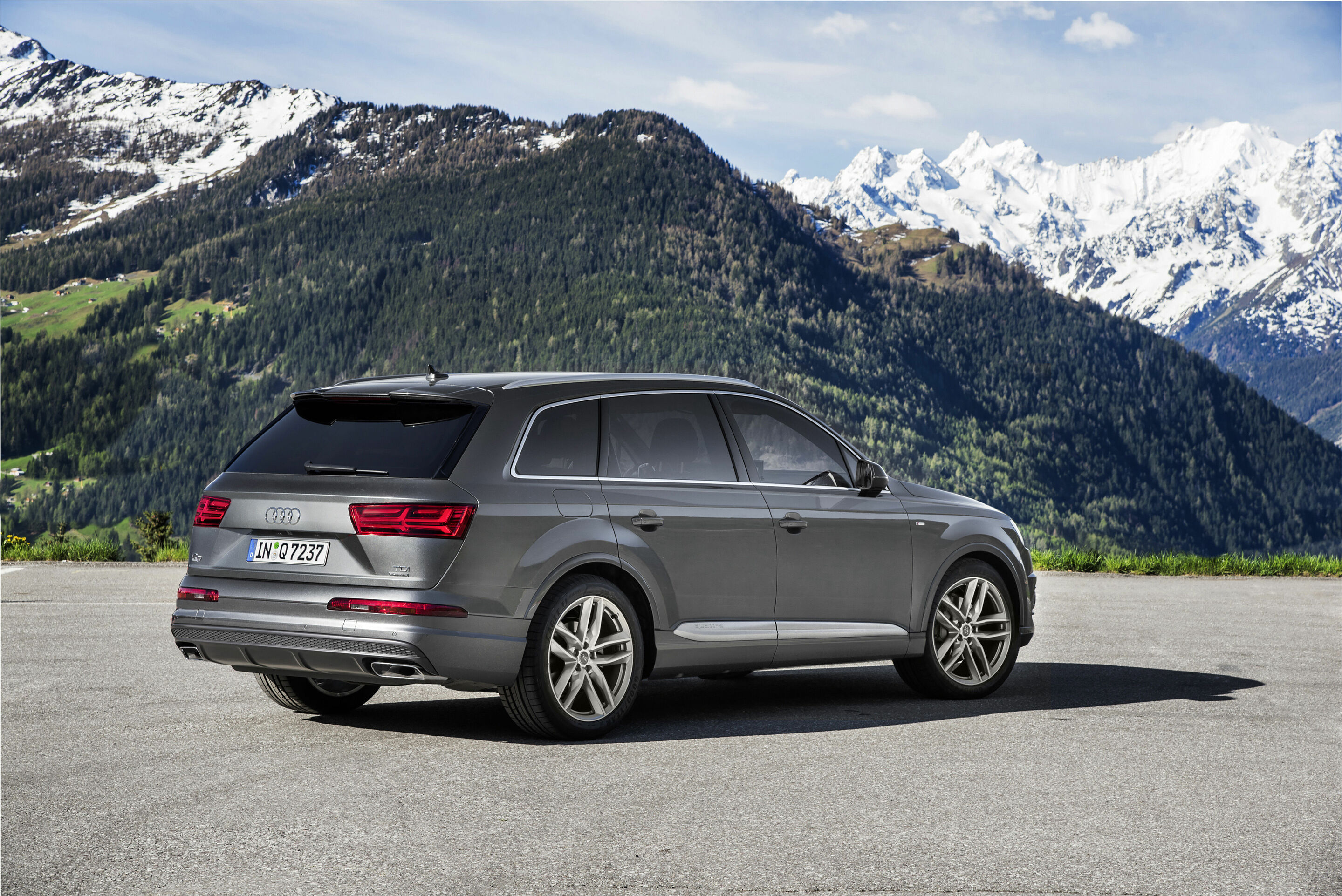 Audi startet mit Absatz-Bestmarke  ins neue Jahr - Die AUDI AG bleibt nach dem Absatzrekord im vergangenen Jahr auch zum Jahresauftakt 2016 auf Wachstumskurs. Mit rund 143.150 Einheiten konnte das Unternehmen seine weltweiten Auslieferungen im Januar...