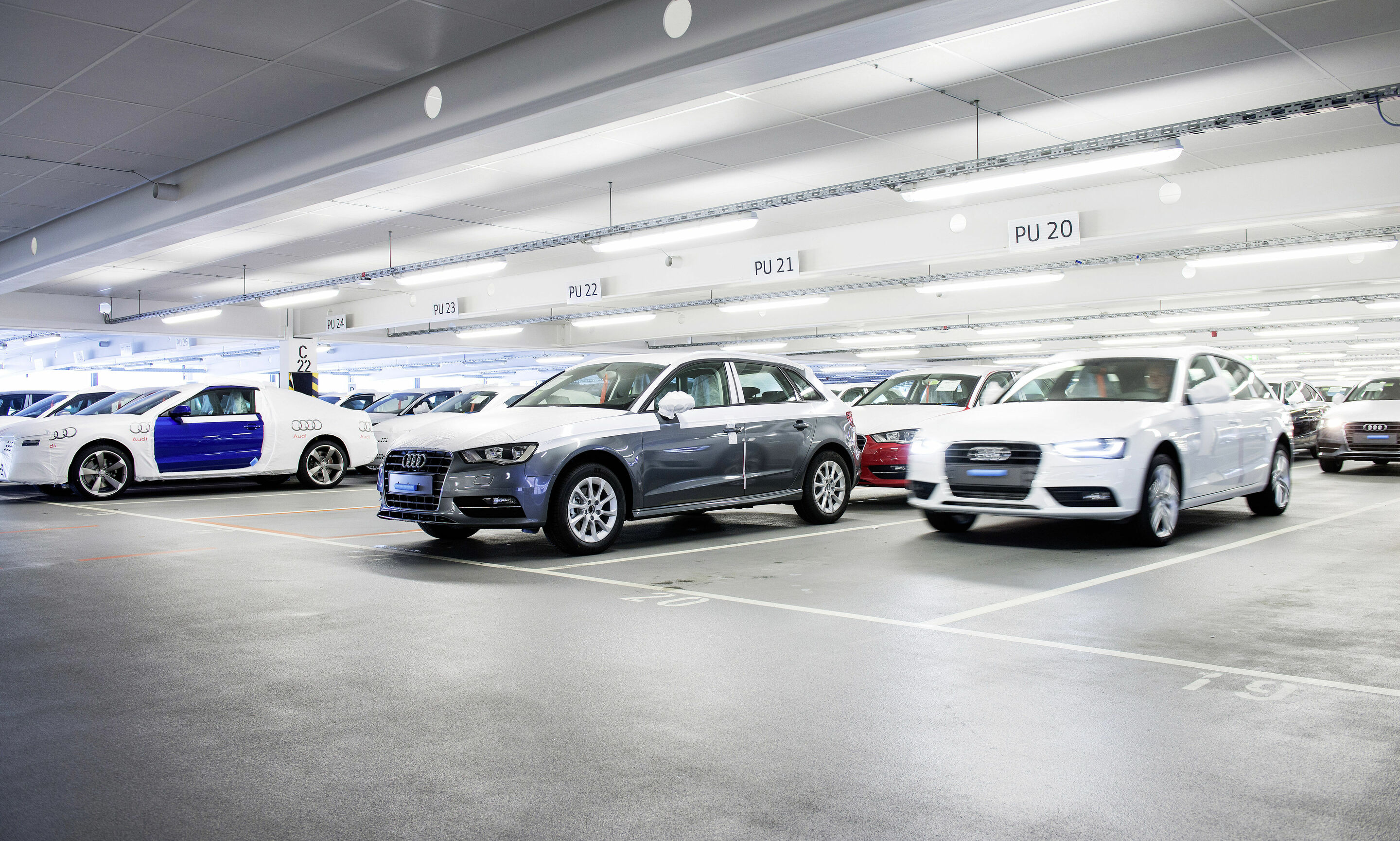 Processing Building at the Audi site Ingolstadt - In the Processing House, automobiles are sorted by transport destination on two levels and are buffered for three to four hours before being loaded onto trucks or trains. The Processing Building can accommodate...